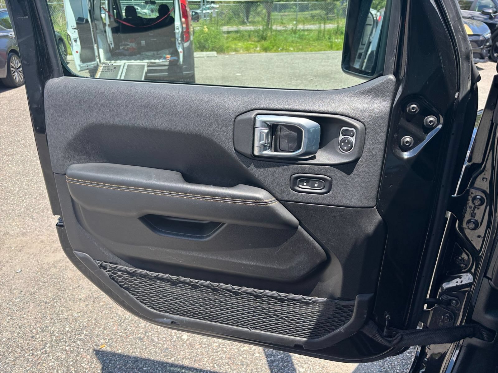 Thumbnail: 2025 Jeep Wrangler - 18