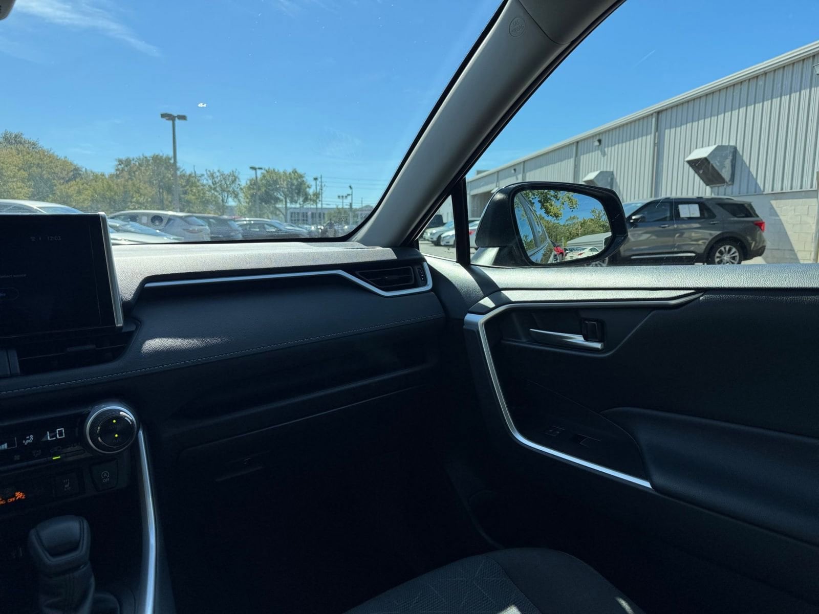 Thumbnail: 2025 Toyota RAV4 - 35