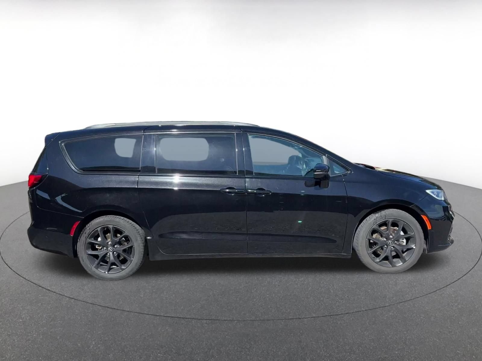 Thumbnail: 2025 Chrysler Pacifica - 13