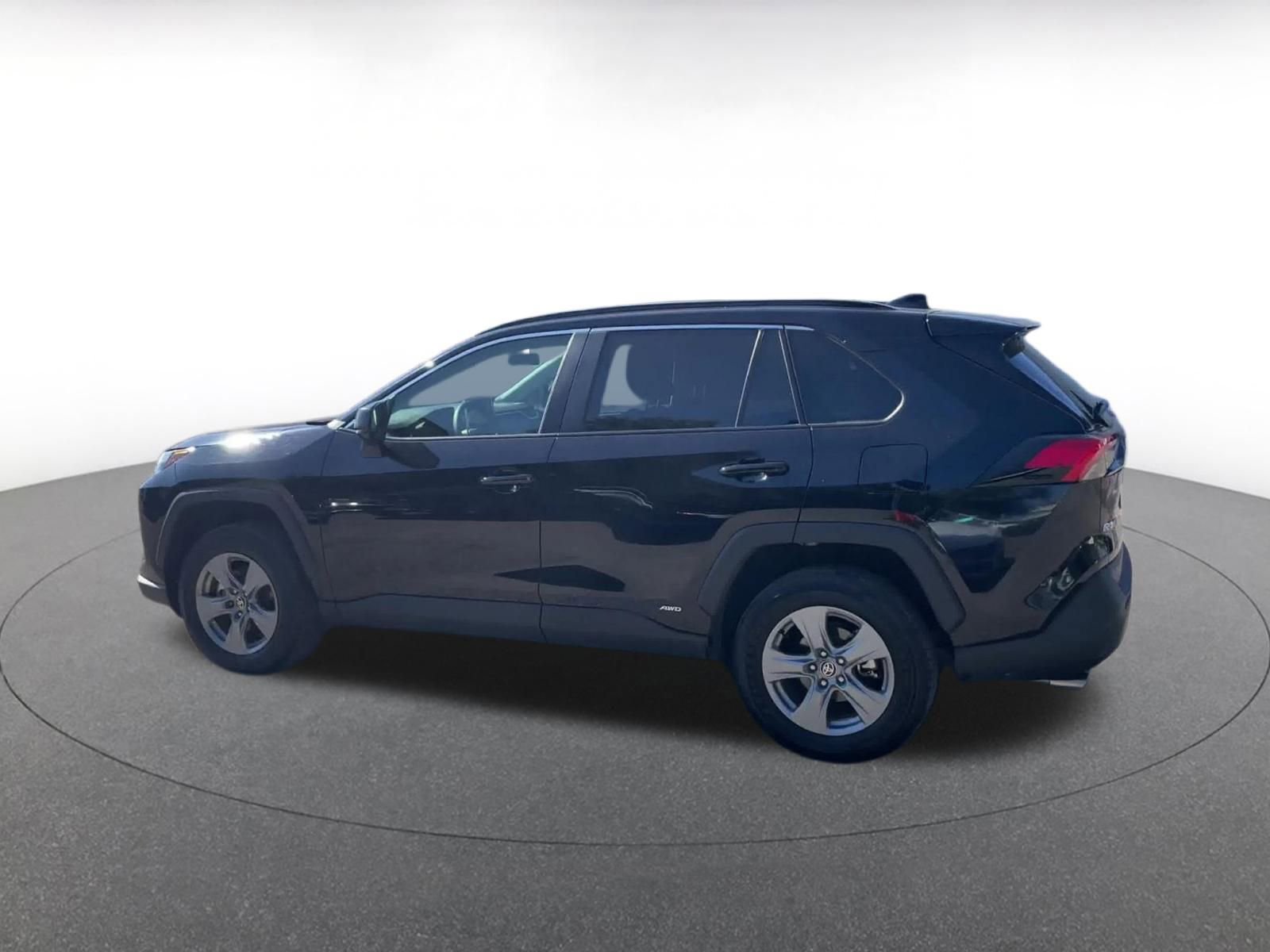 Thumbnail: 2025 Toyota RAV4 - 9