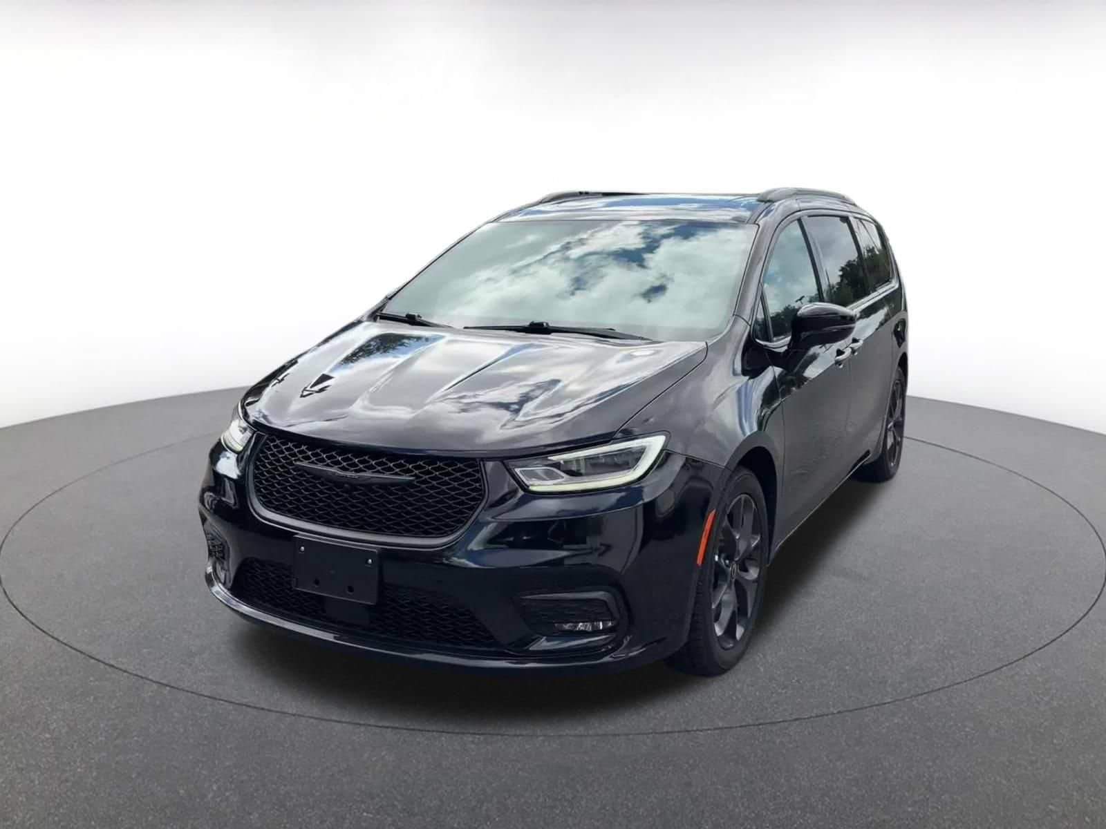 Thumbnail: 2025 Chrysler Pacifica - 4