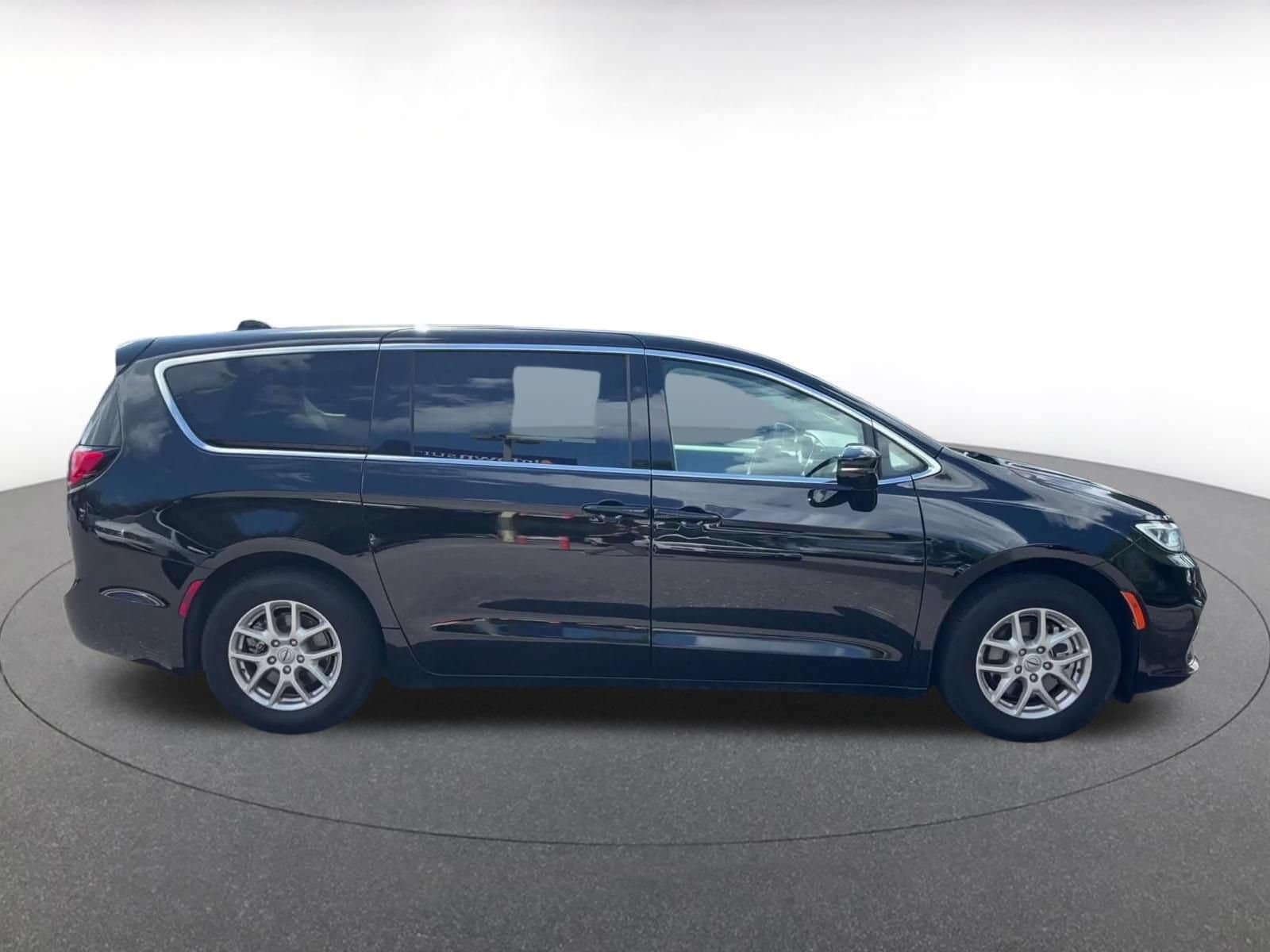 Thumbnail: 2024 Chrysler Pacifica - 15