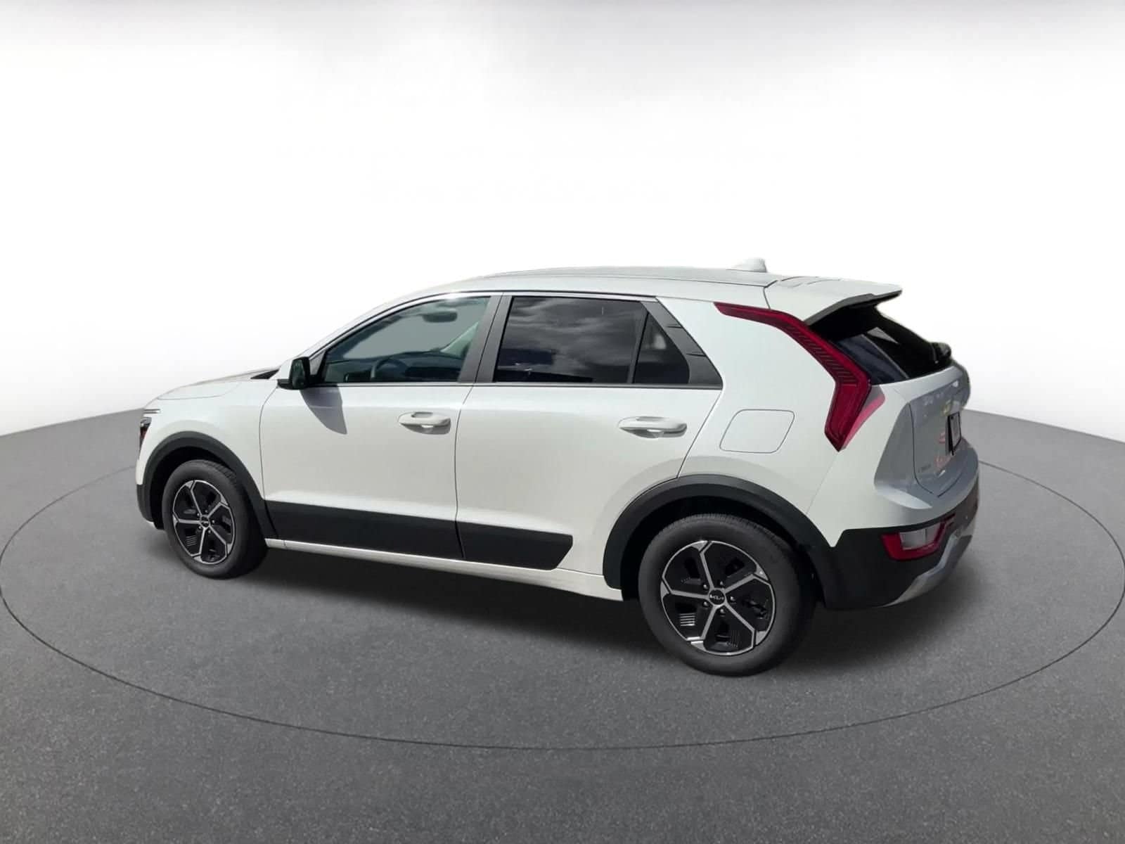 Thumbnail: 2026 Kia Niro - 8