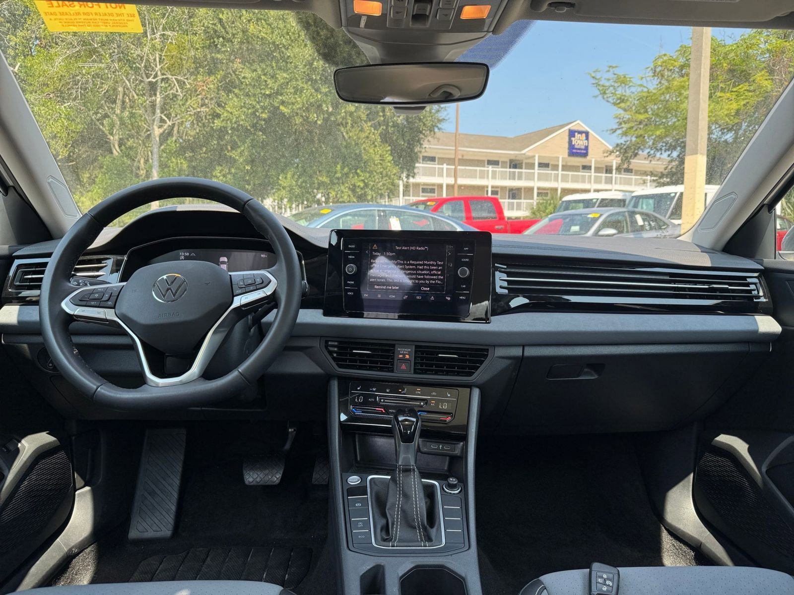 Thumbnail: 2025 Volkswagen Jetta - 32