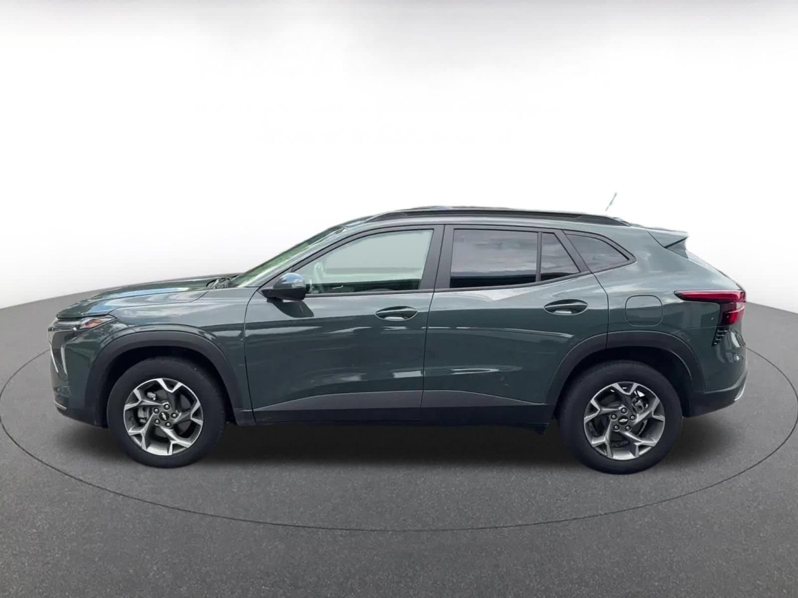Thumbnail: 2025 Chevrolet Trax - 7
