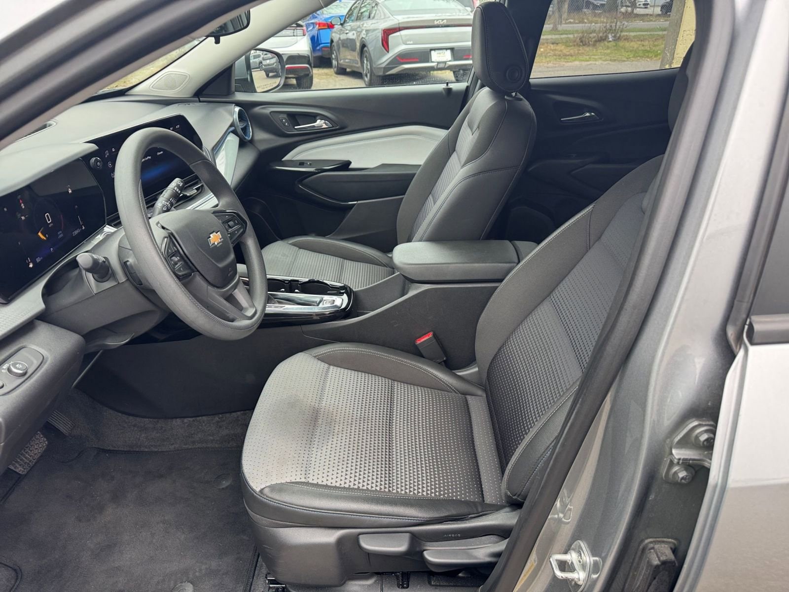 Thumbnail: 2025 Chevrolet Trax - 25