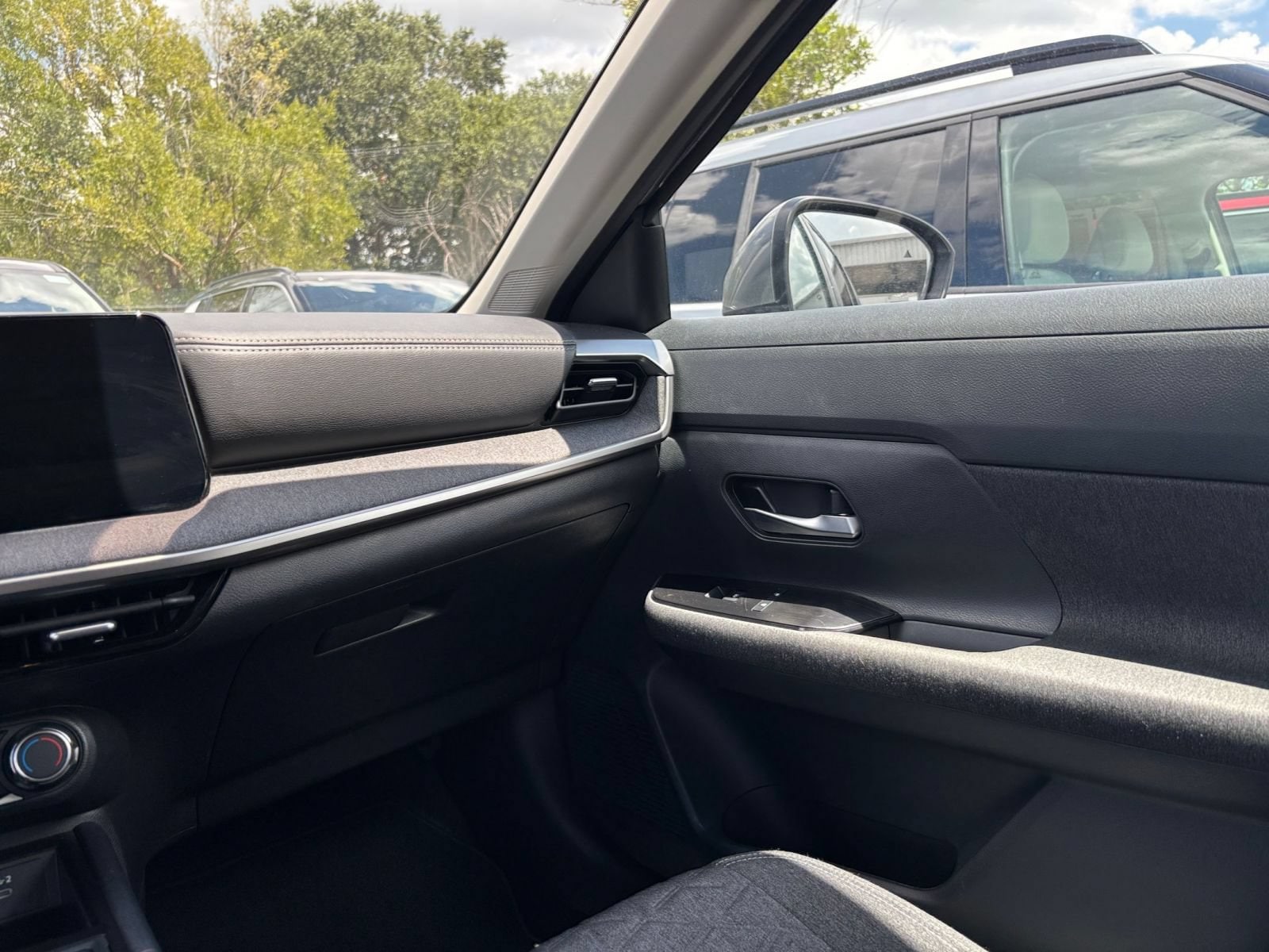 Thumbnail: 2025 Nissan Kicks - 33
