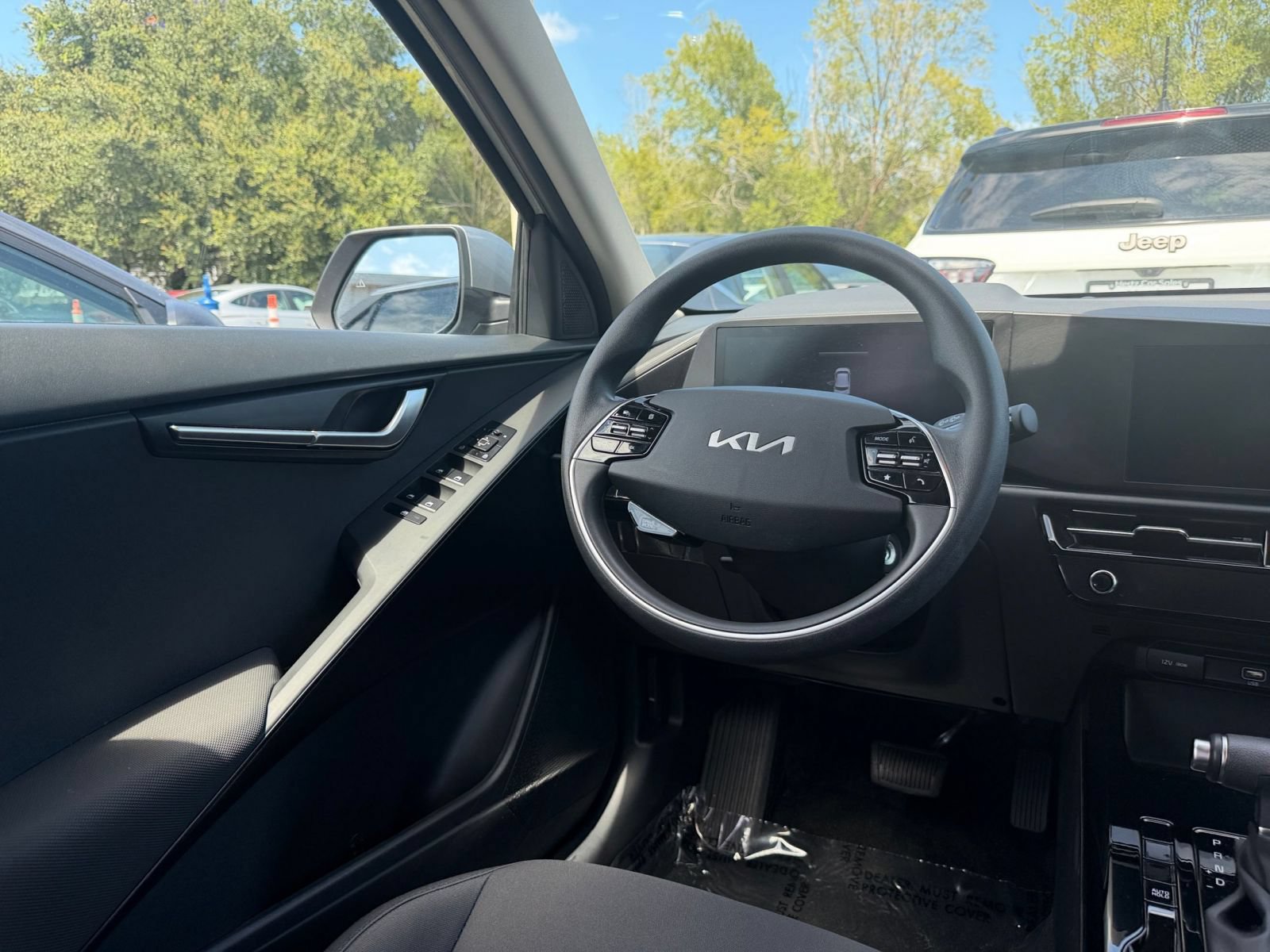 Thumbnail: 2026 Kia Niro - 32