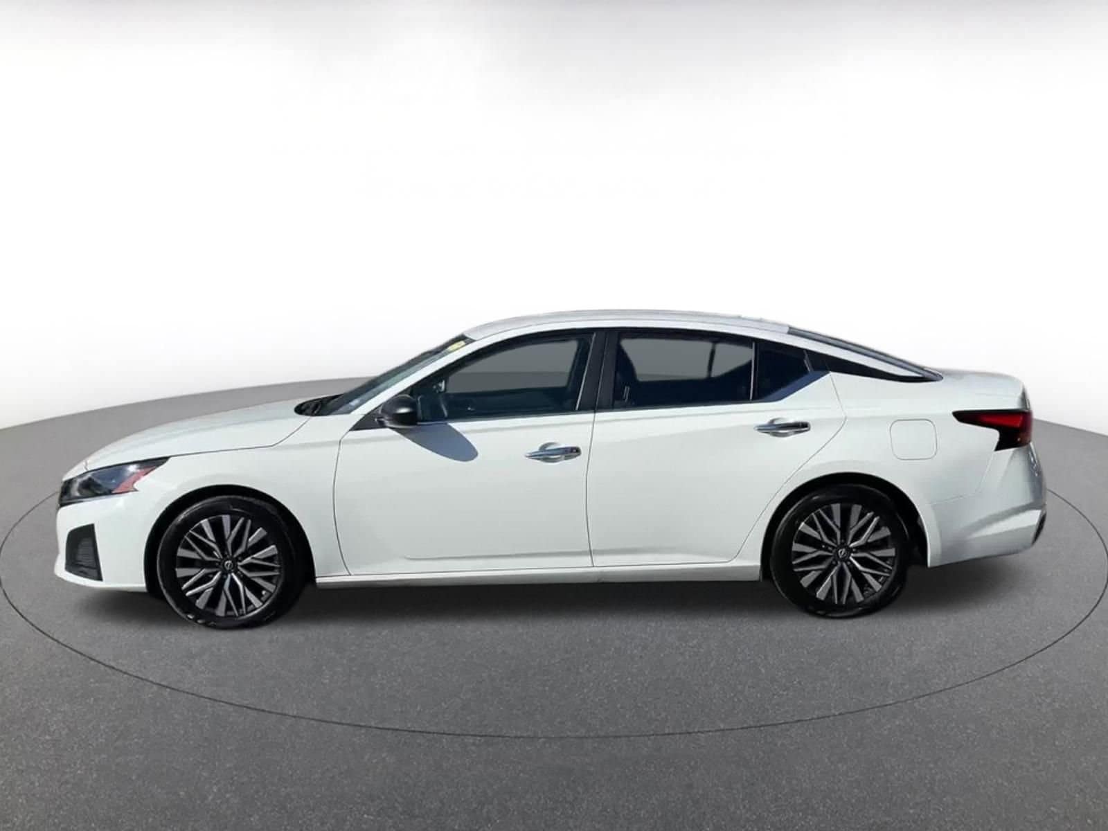 Thumbnail: 2025 Nissan Altima - 8