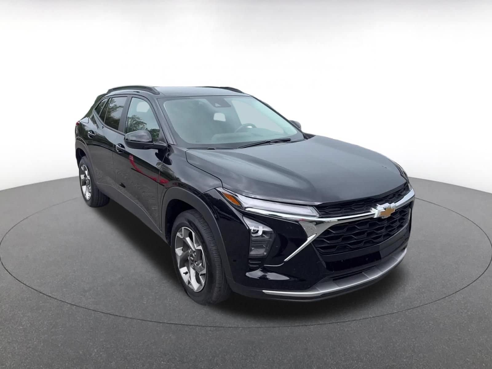 Thumbnail: 2025 Chevrolet Trax - 2