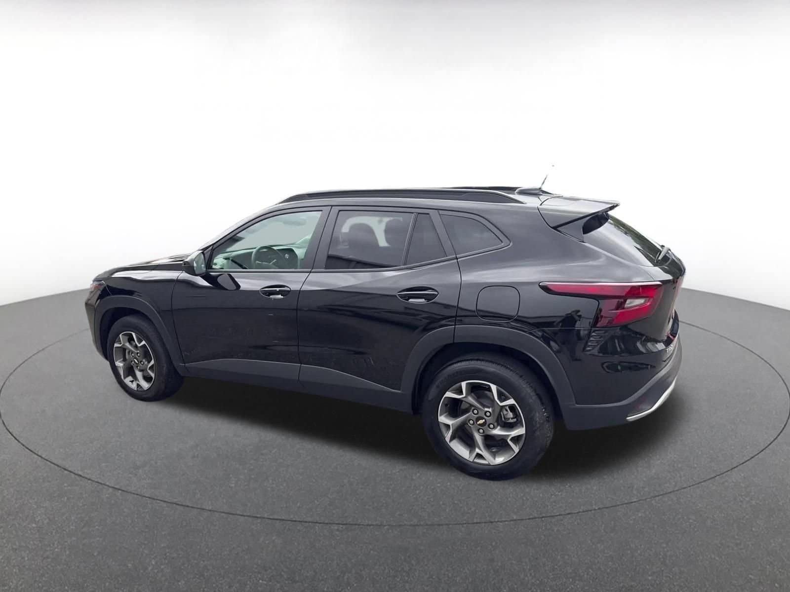 Thumbnail: 2025 Chevrolet Trax - 9