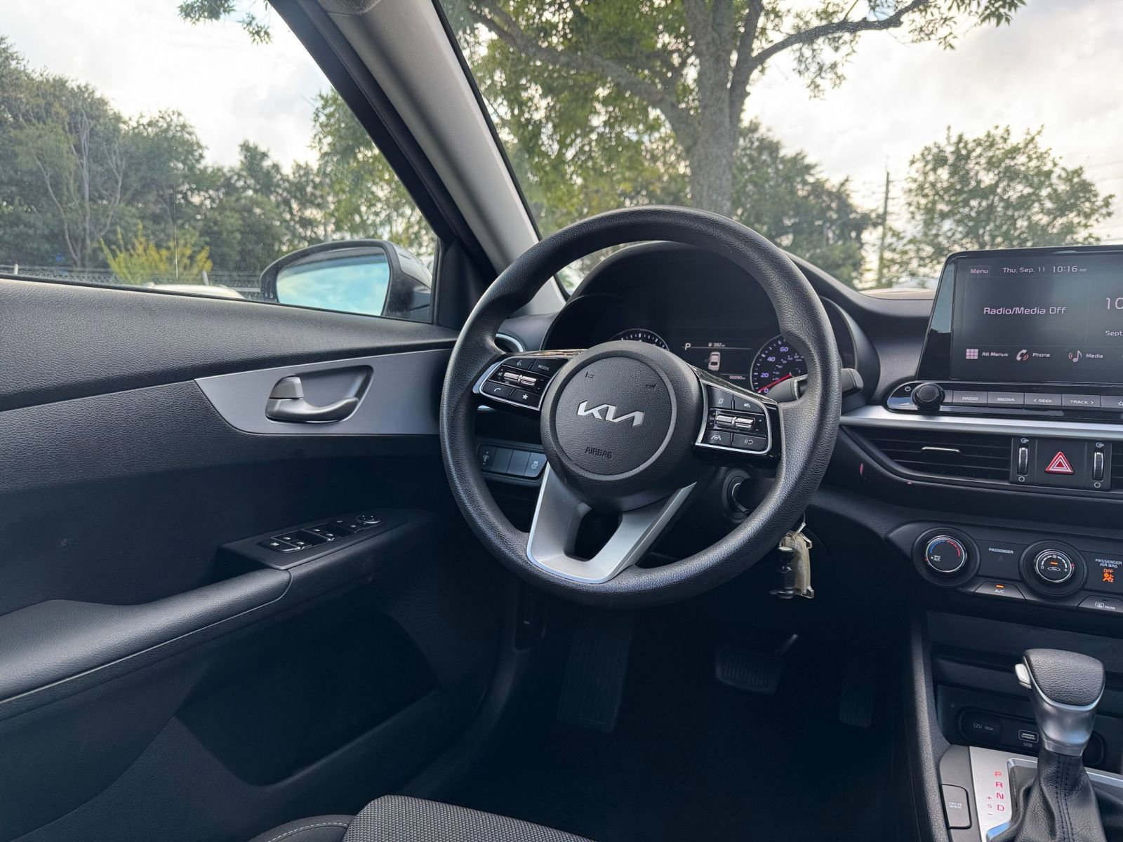 Thumbnail: 2024 Kia Forte - 32