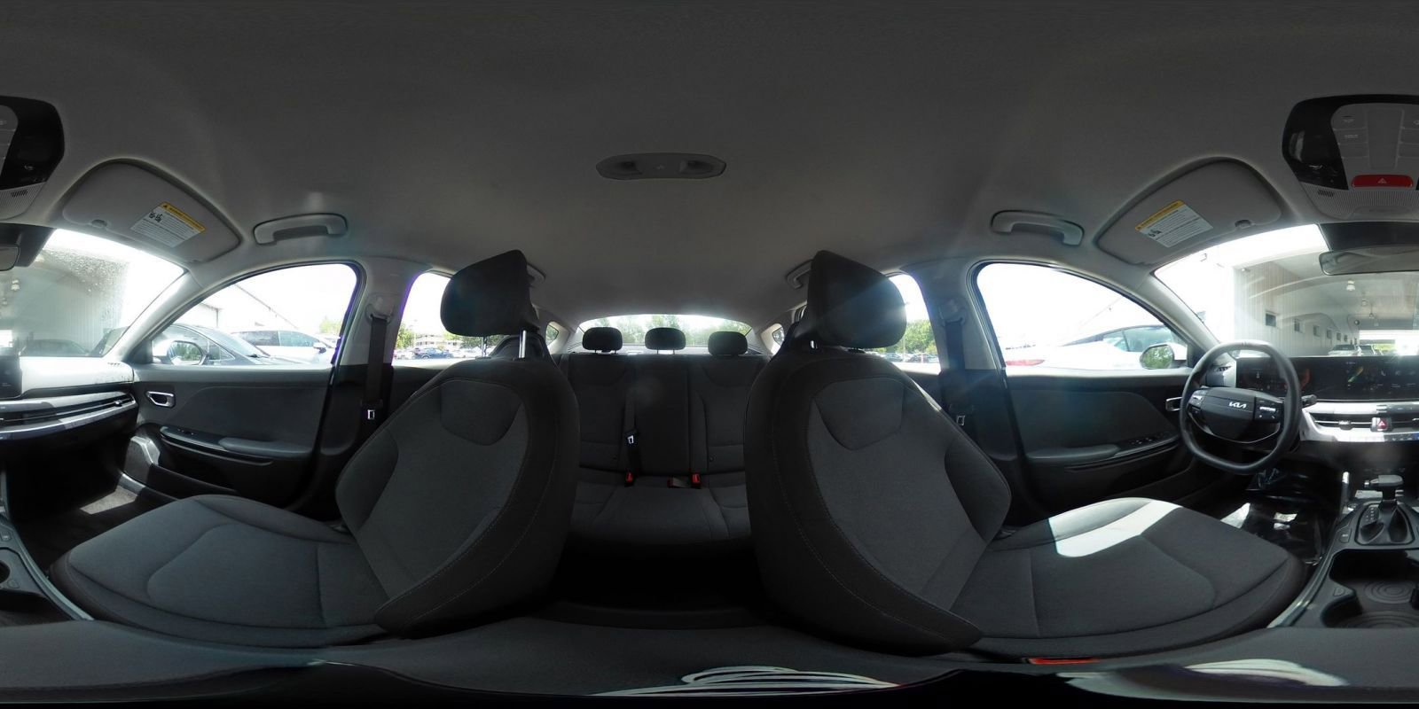 2025 Kia K4 LXS - Photo 41
