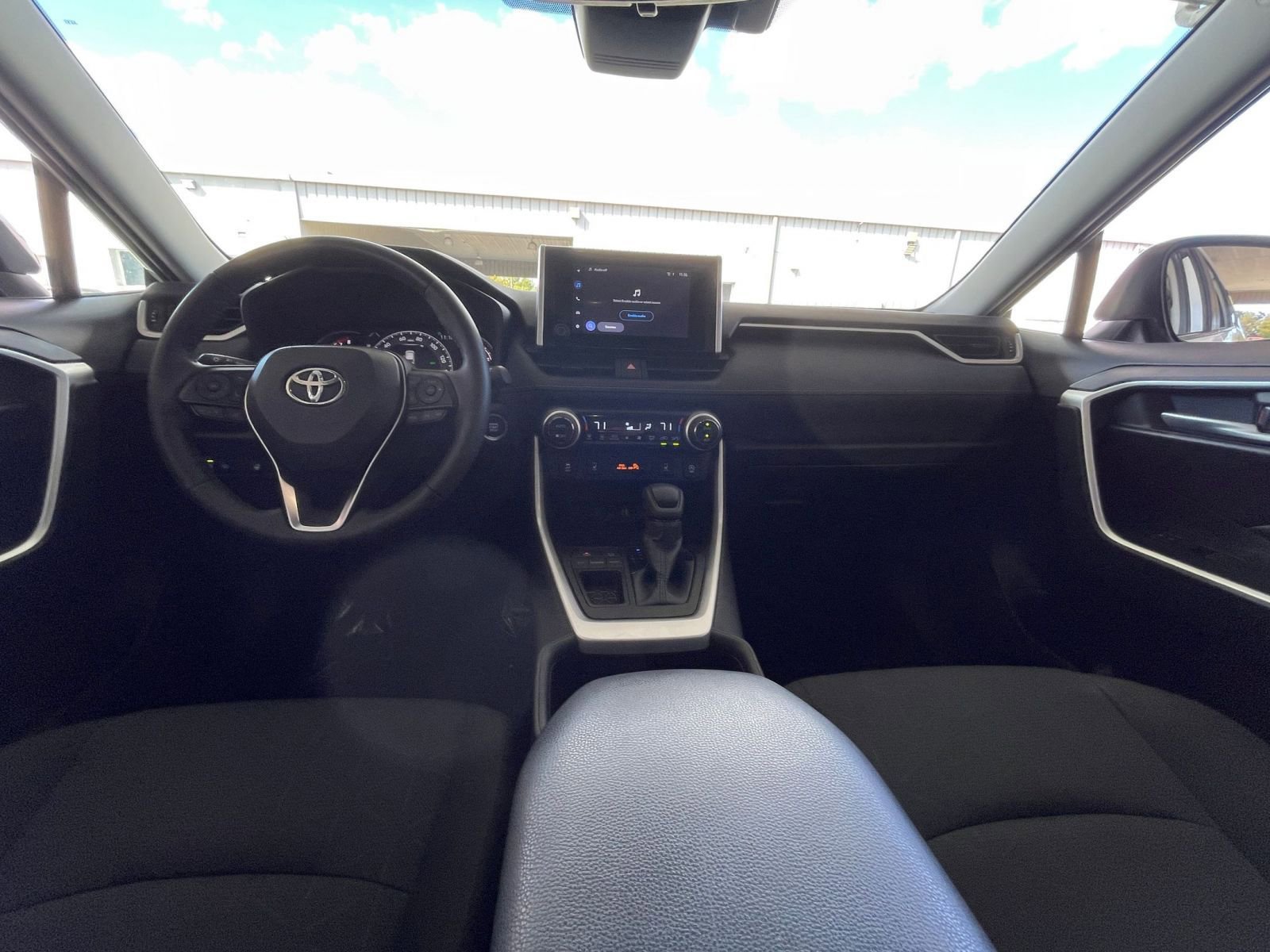 Thumbnail: 2025 Toyota RAV4 - 31