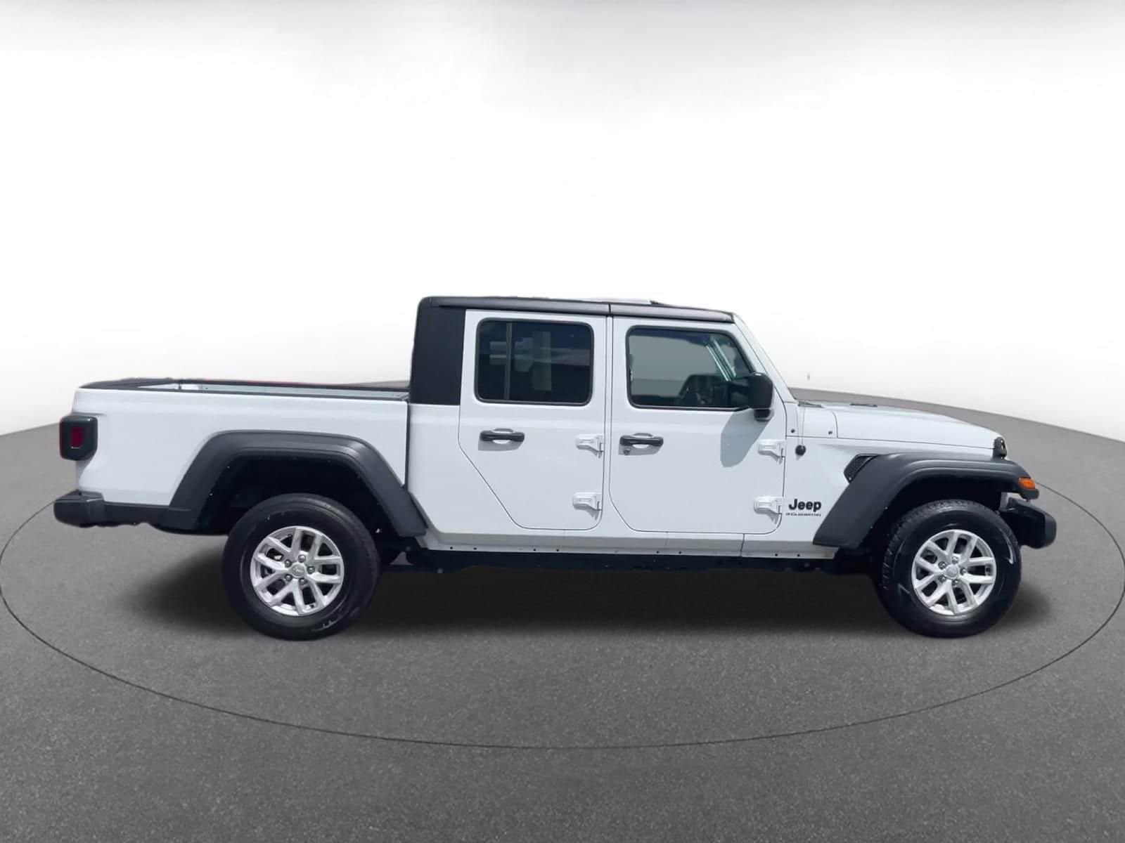 Thumbnail: 2023 Jeep Gladiator - 16
