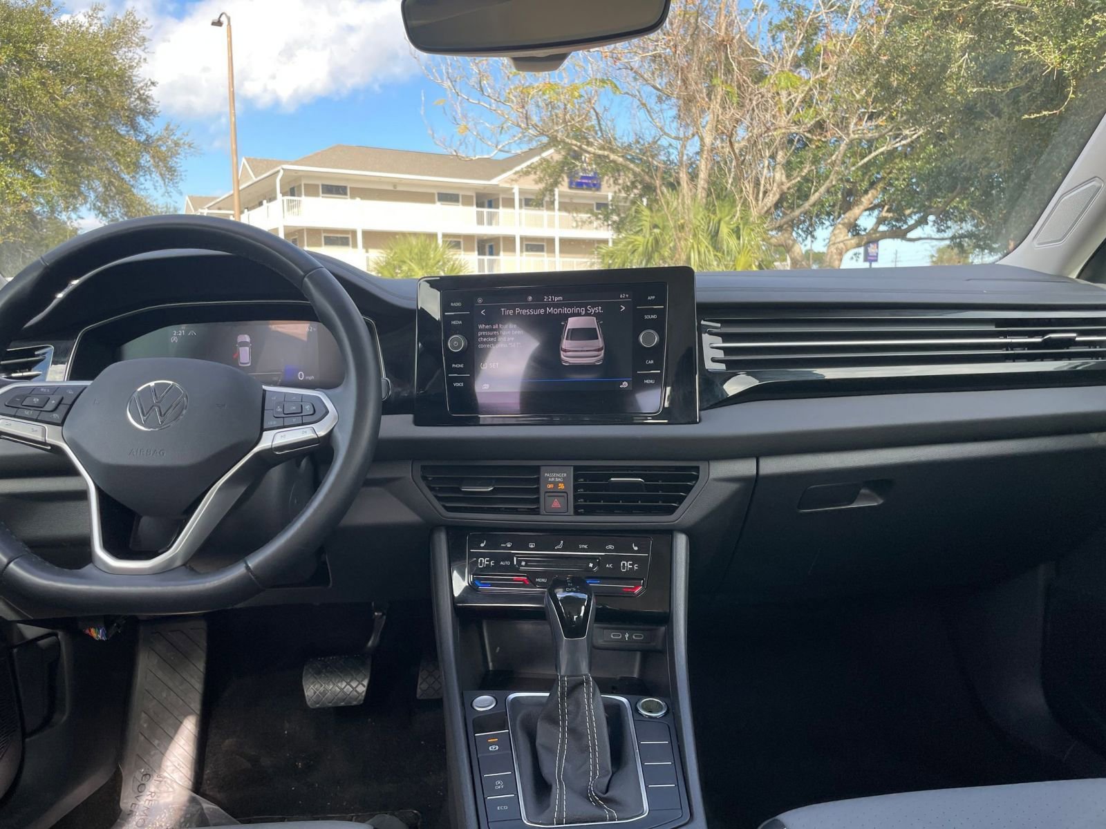 Thumbnail: 2025 Volkswagen Jetta - 18