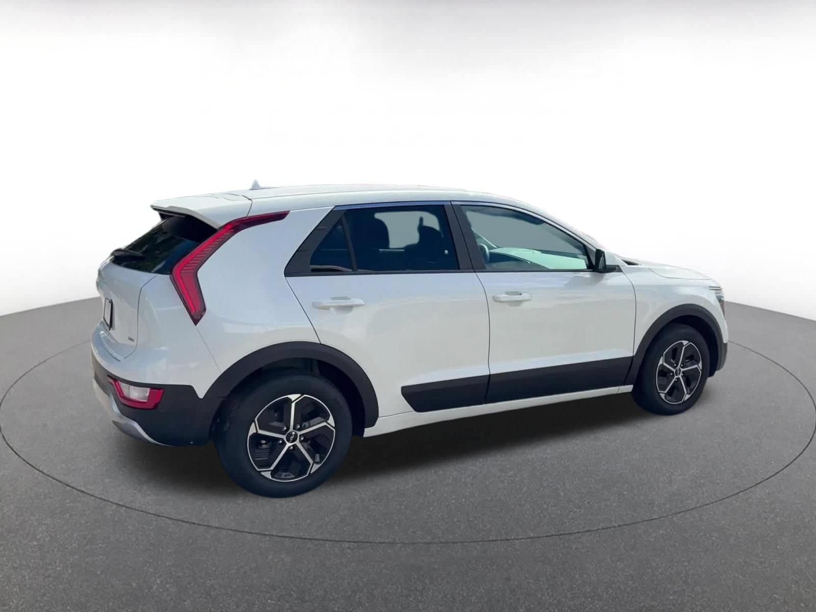 Thumbnail: 2026 Kia Niro - 13