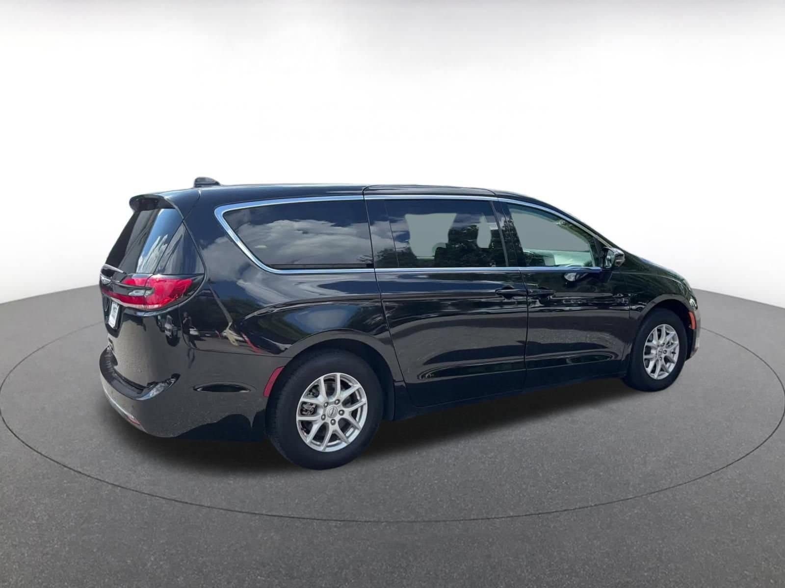 Thumbnail: 2024 Chrysler Pacifica - 12