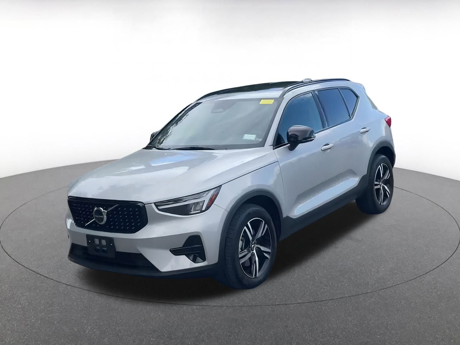 Thumbnail: 2024 Volvo XC40 - 4