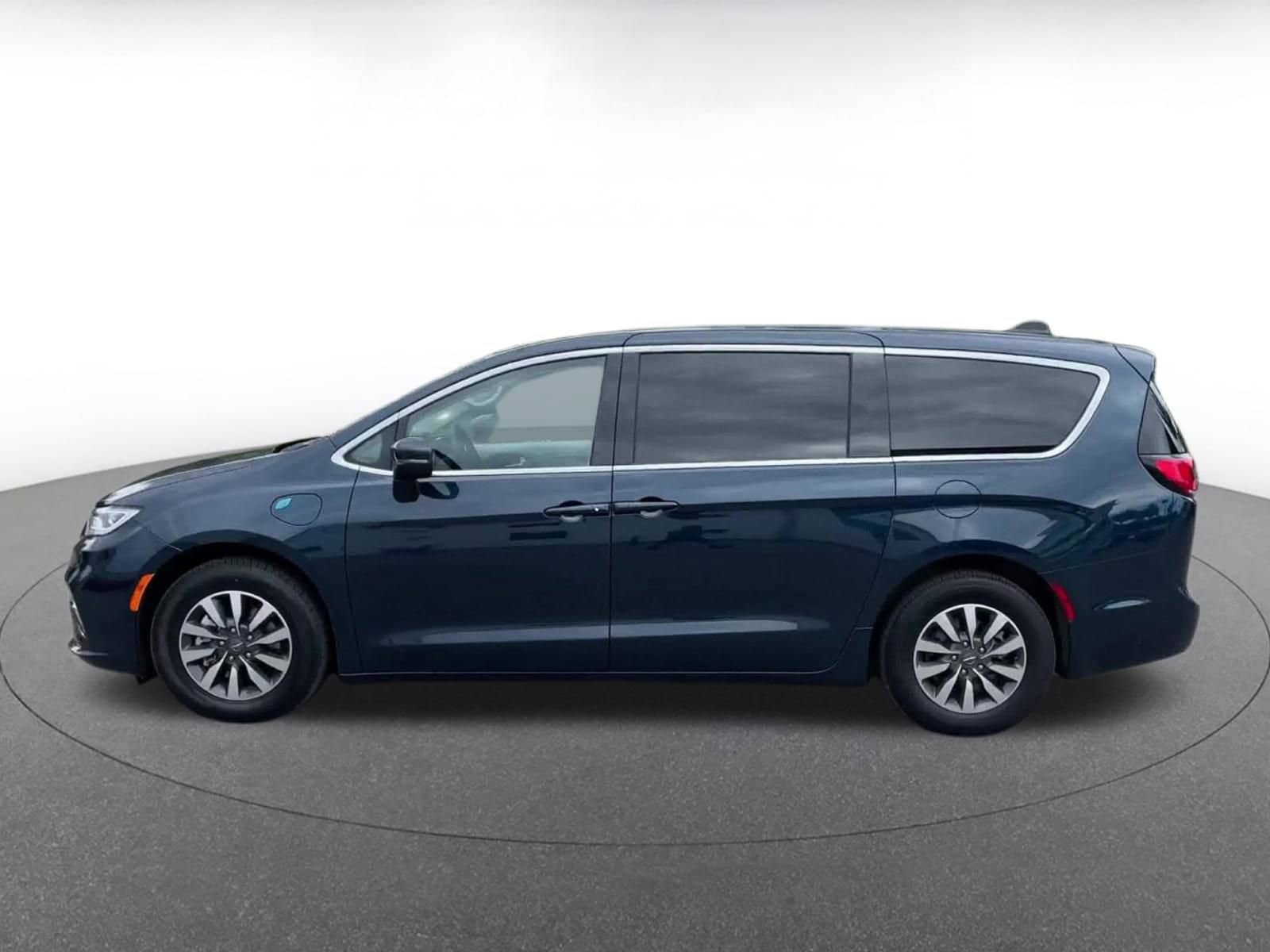 Thumbnail: 2023 Chrysler Pacifica - 7