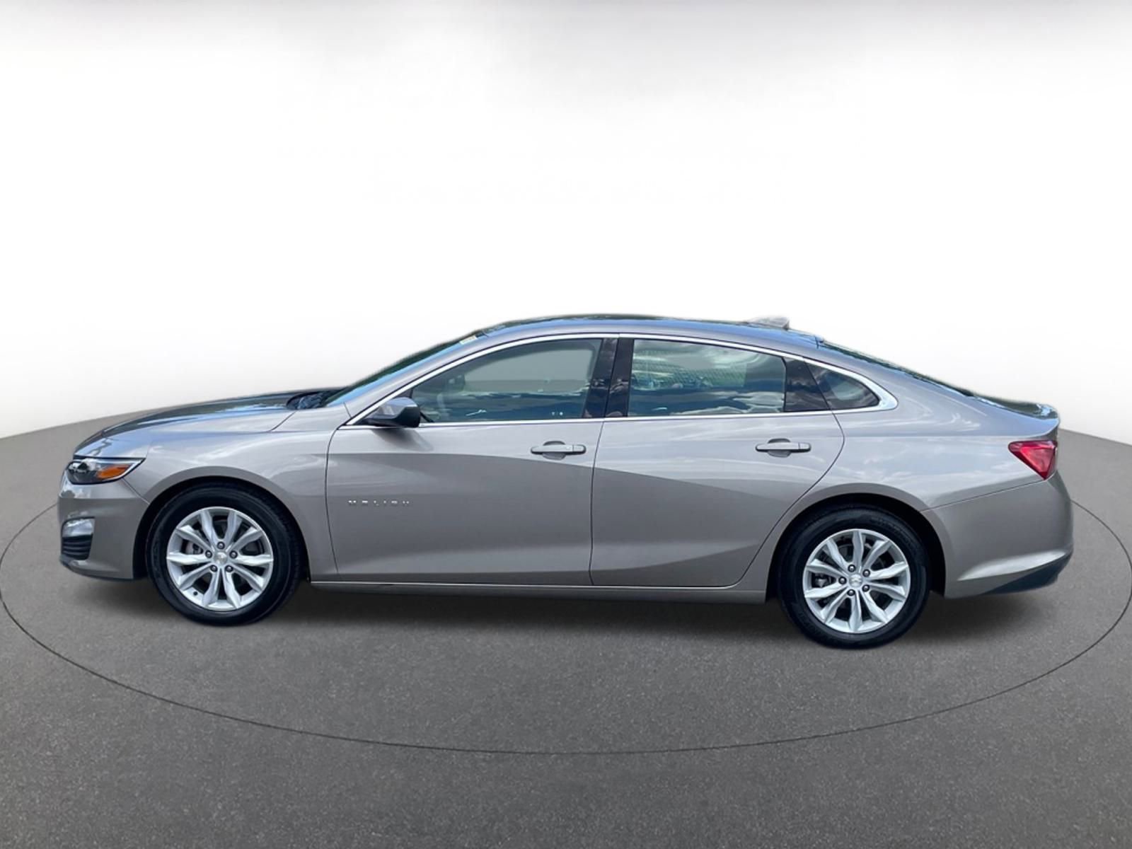 Thumbnail: 2024 Chevrolet Malibu - 9