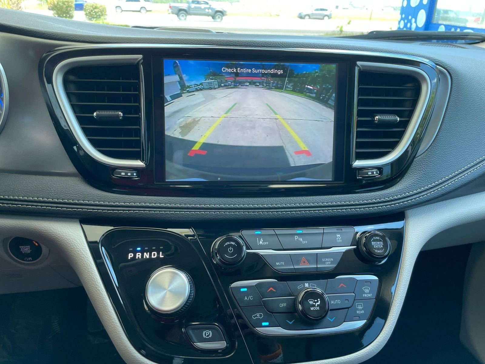 Thumbnail: 2023 Chrysler Pacifica - 14
