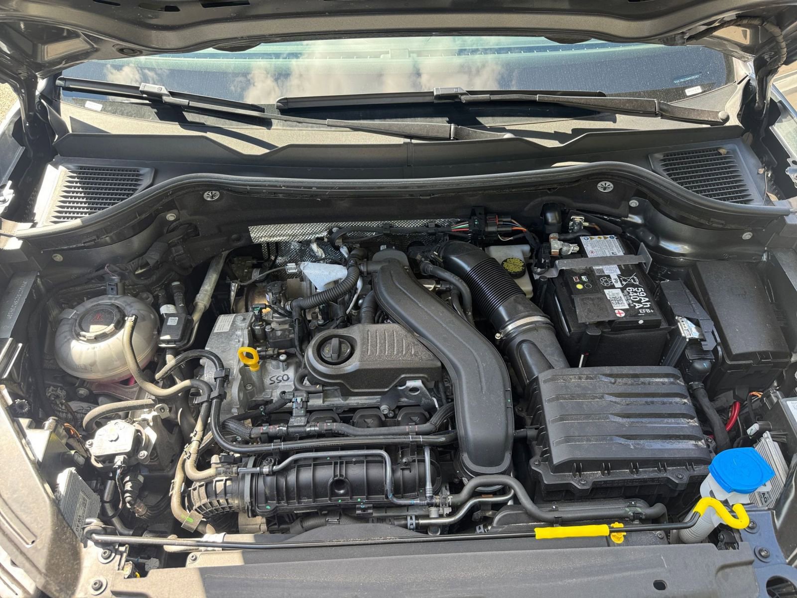 Thumbnail: 2025 Volkswagen Taos - 32