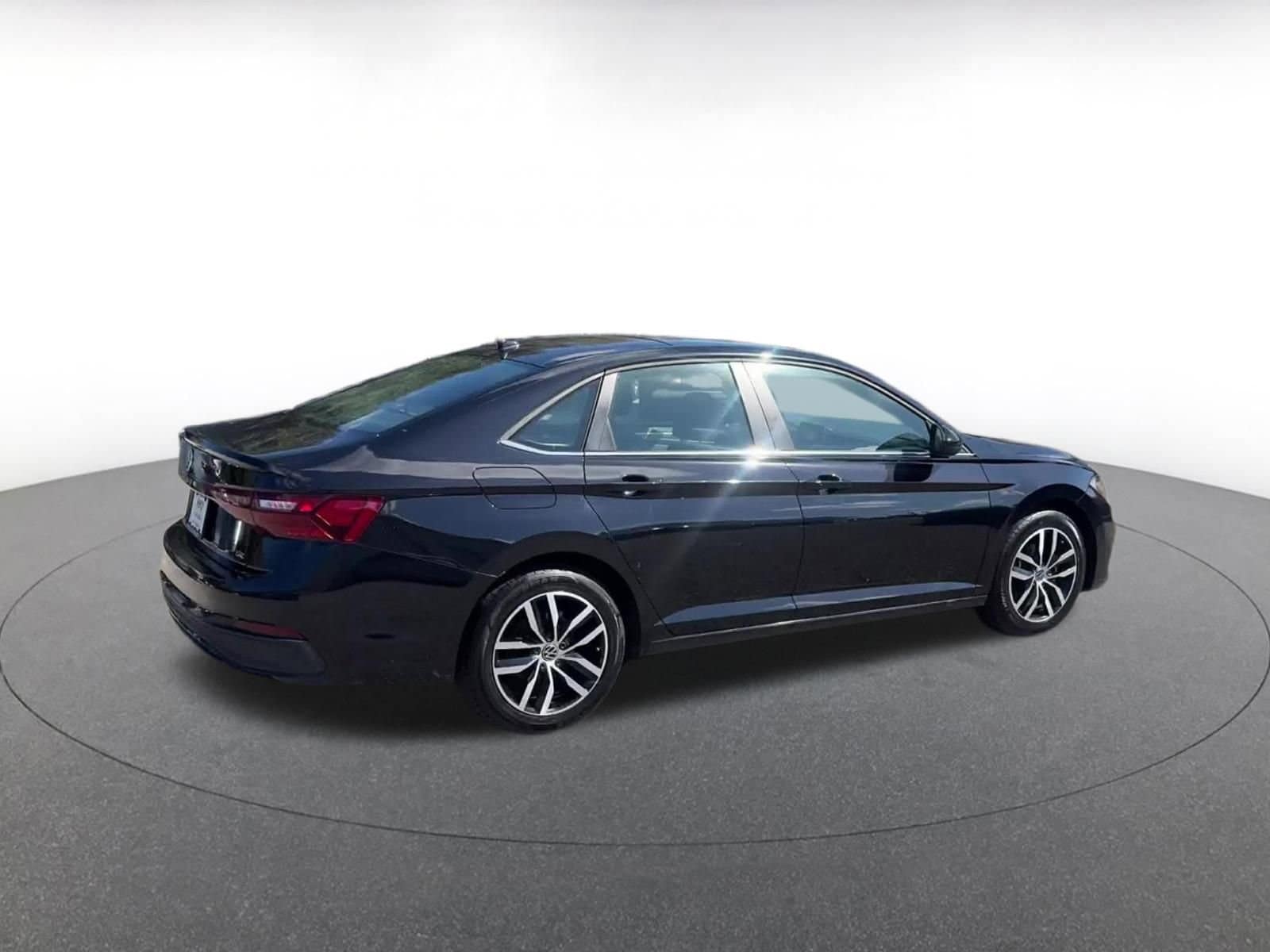 Thumbnail: 2025 Volkswagen Jetta - 12