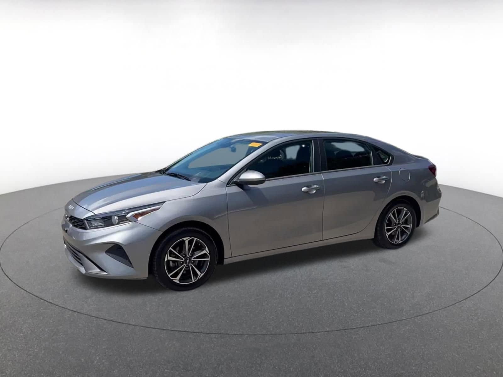 Thumbnail: 2024 Kia Forte - 7