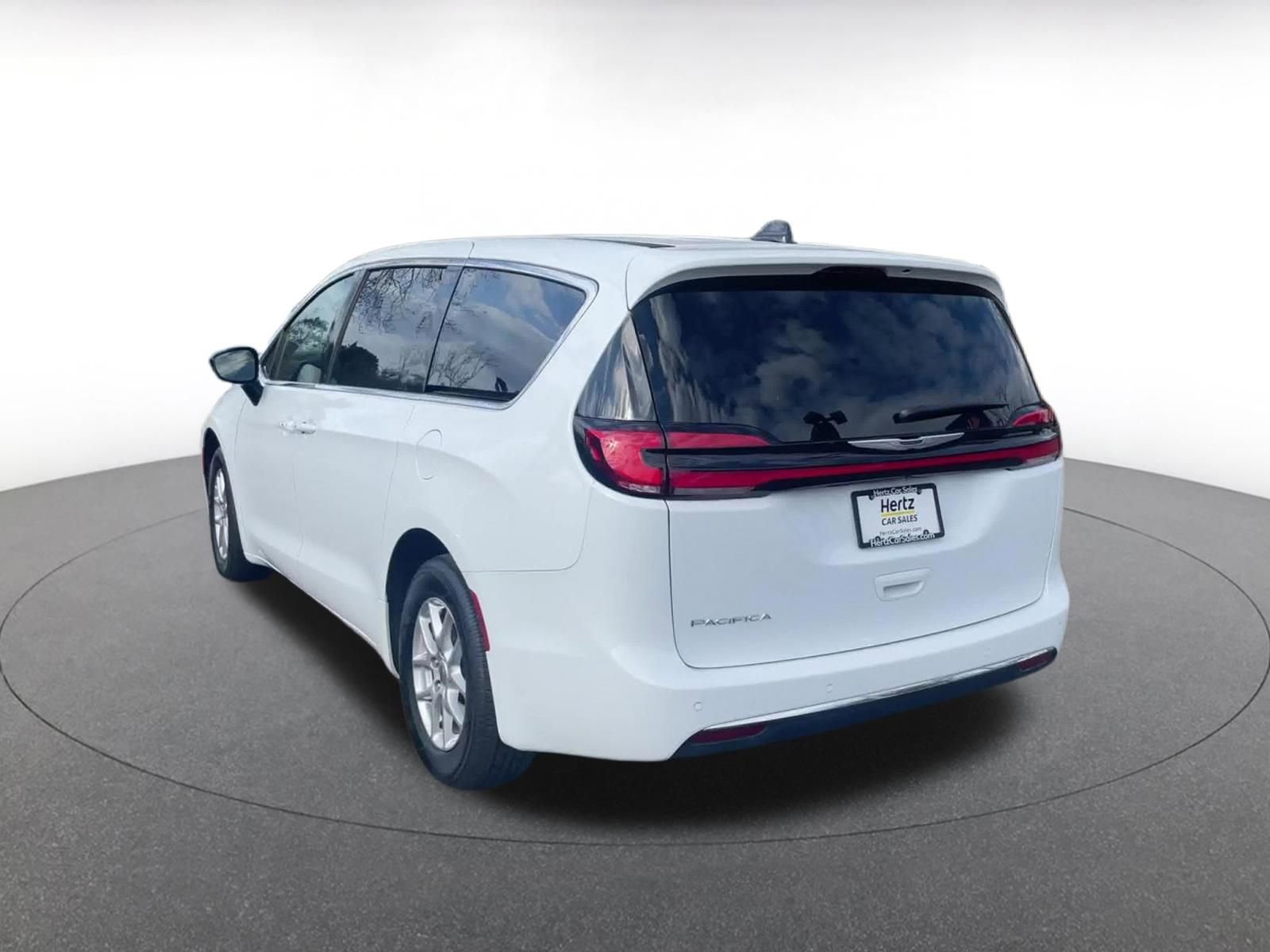 Thumbnail: 2025 Chrysler Pacifica - 10