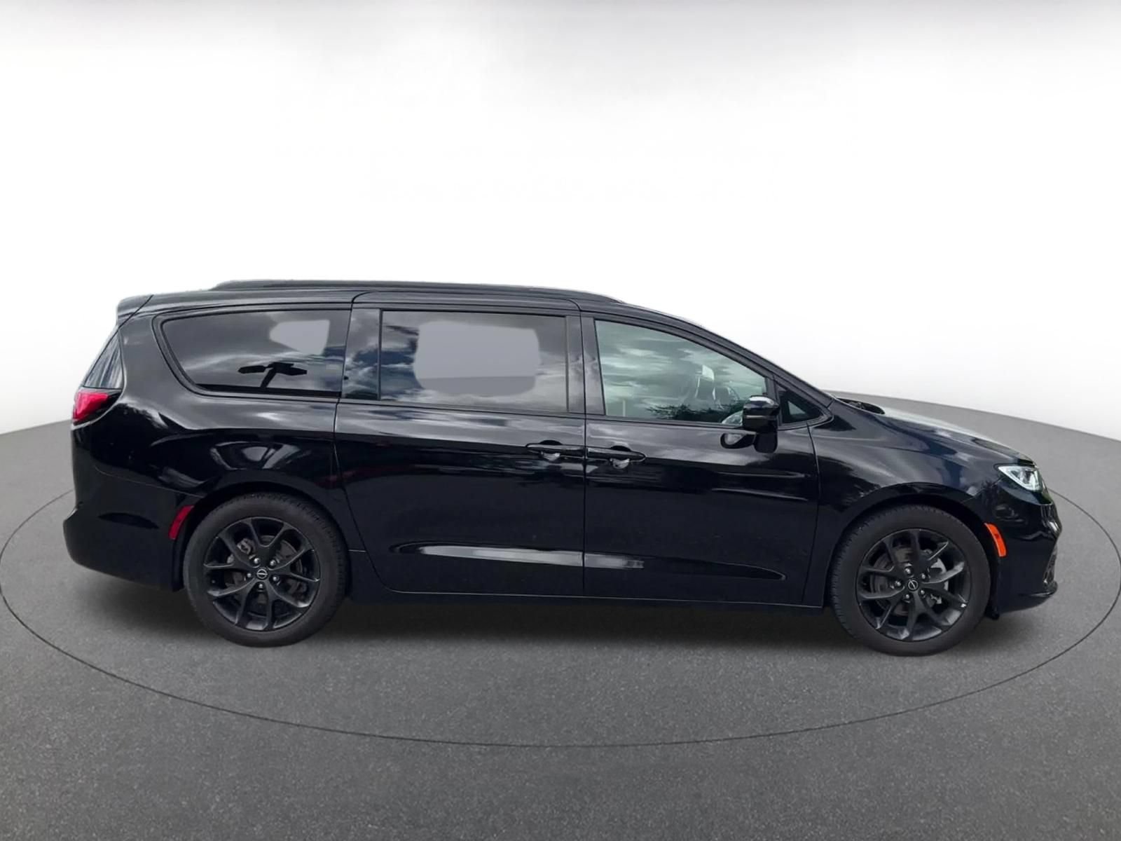 Thumbnail: 2025 Chrysler Pacifica - 13
