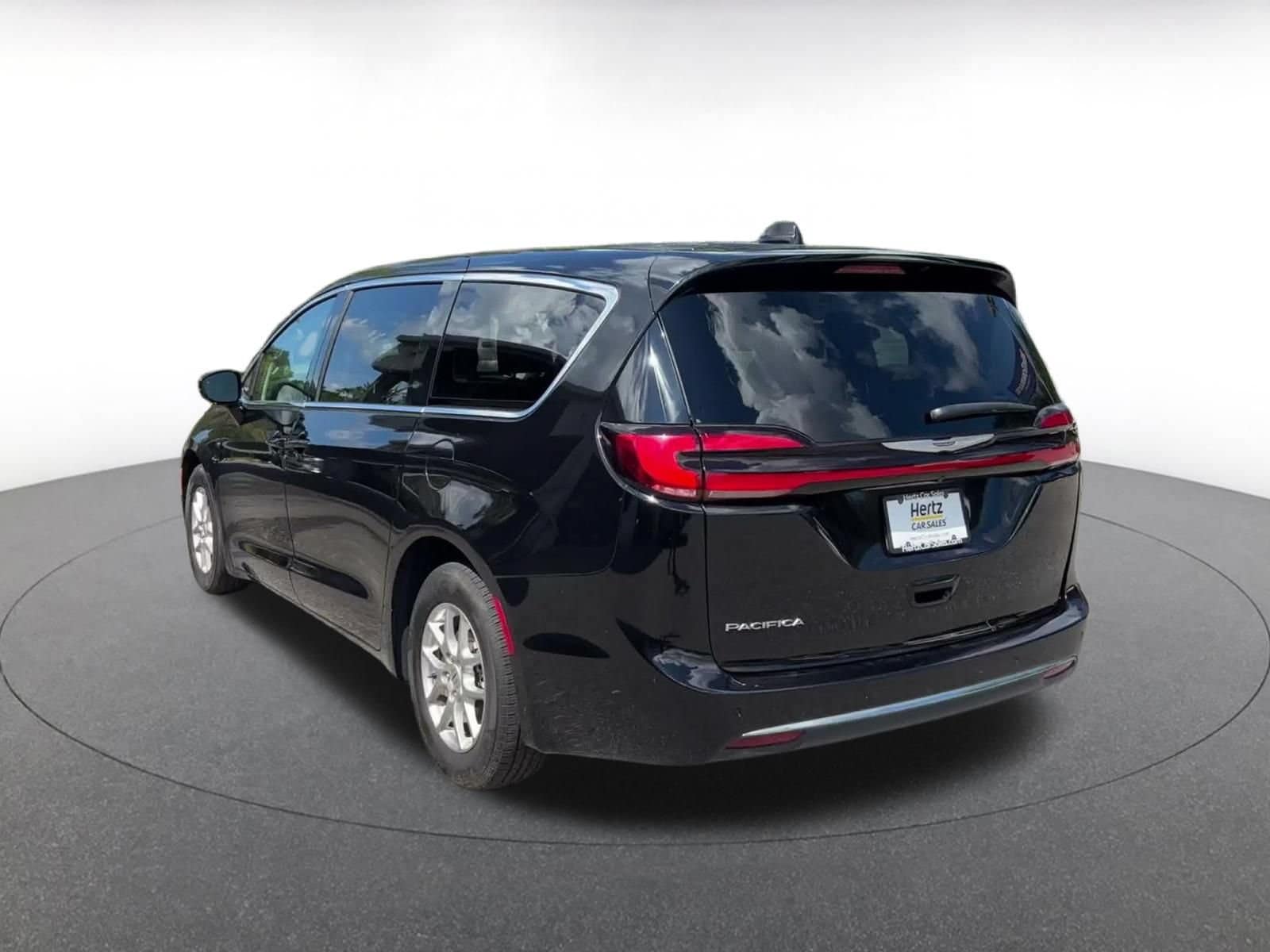 Thumbnail: 2024 Chrysler Pacifica - 9