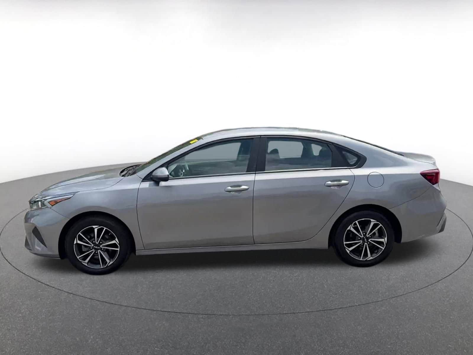Thumbnail: 2024 Kia Forte - 8