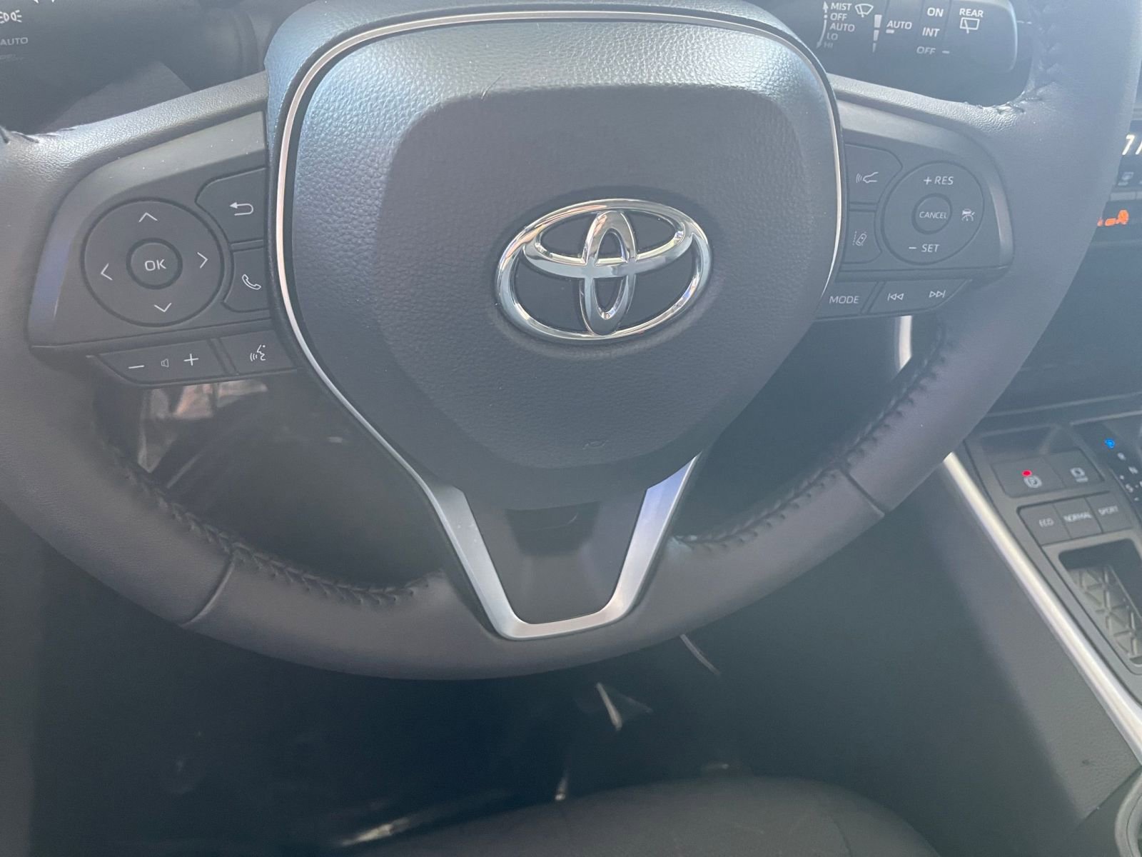 Thumbnail: 2025 Toyota RAV4 - 25