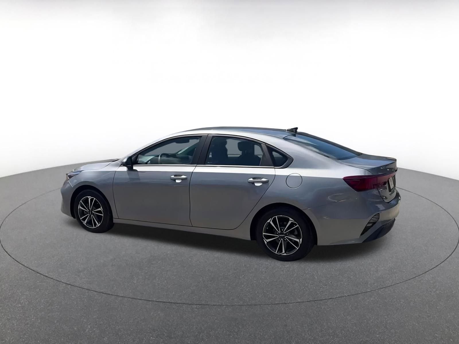 Thumbnail: 2024 Kia Forte - 9