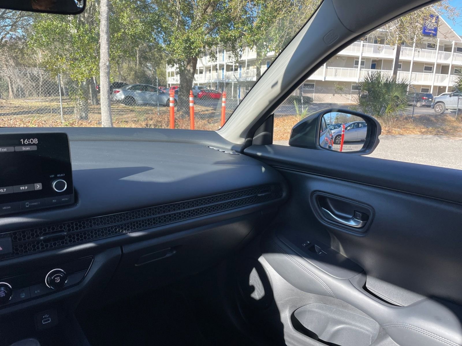 Thumbnail: 2025 Honda HR-V - 33