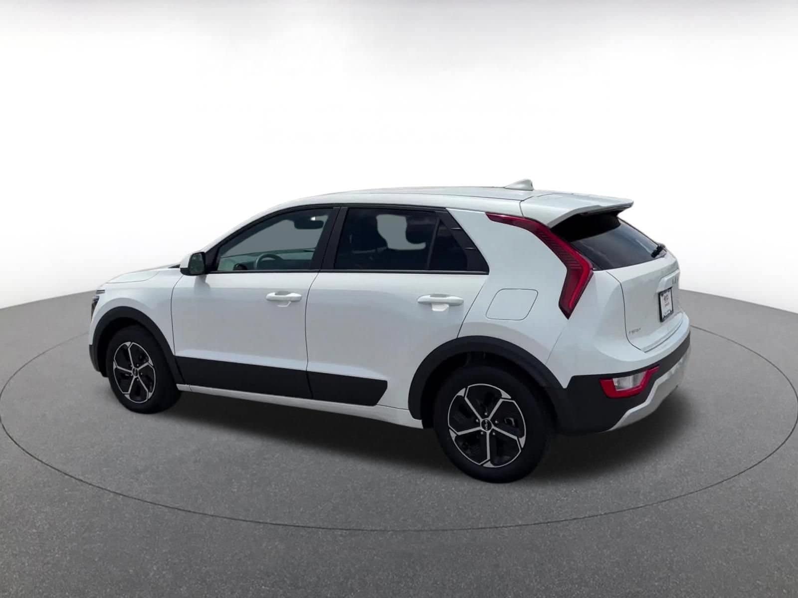 Thumbnail: 2026 Kia Niro - 9