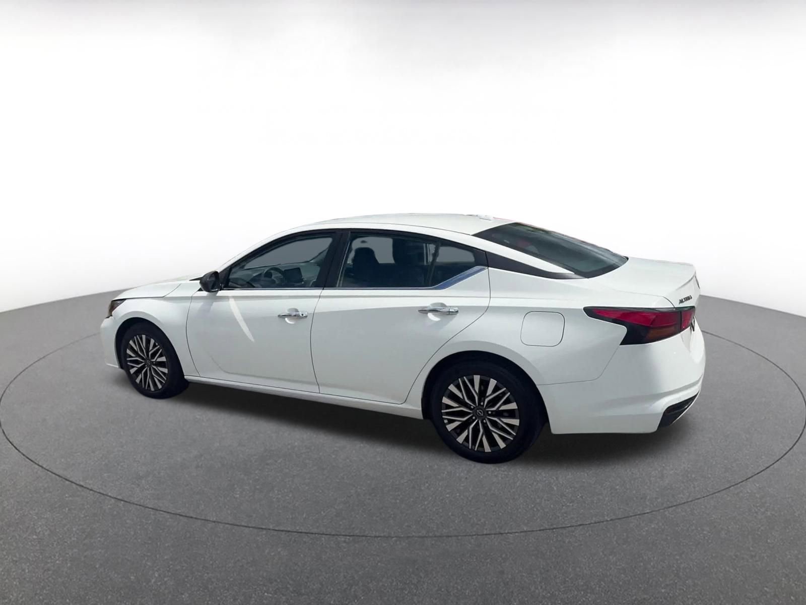 Thumbnail: 2025 Nissan Altima - 9