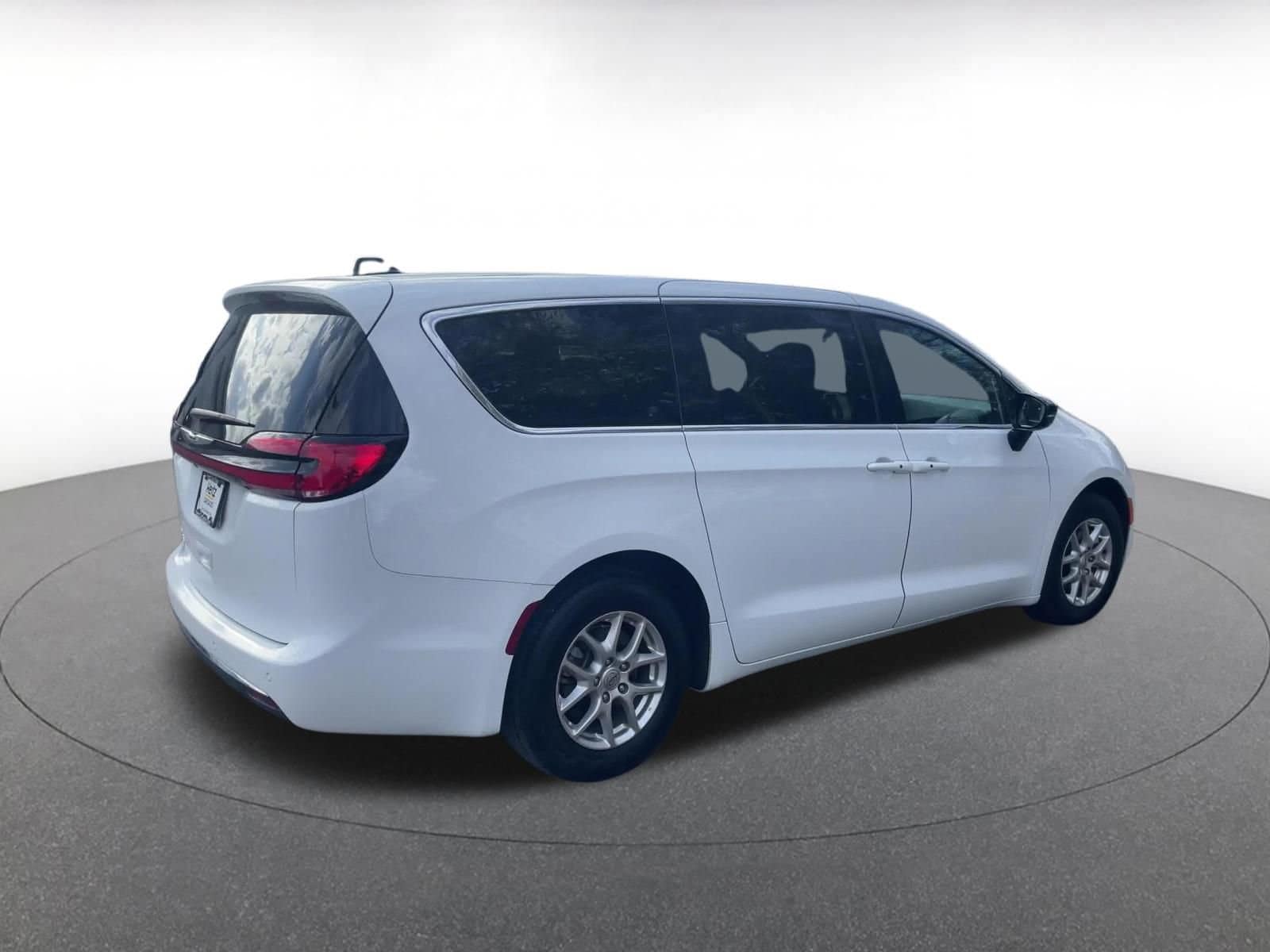 Thumbnail: 2025 Chrysler Pacifica - 14