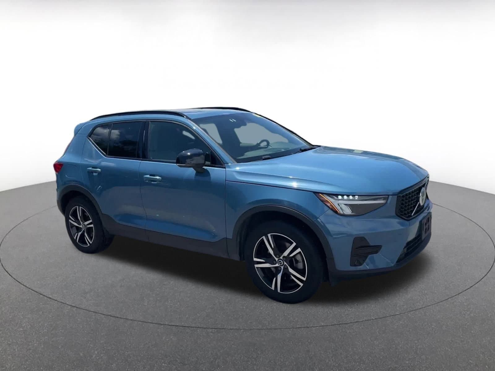 Thumbnail: 2024 Volvo XC40 - 1