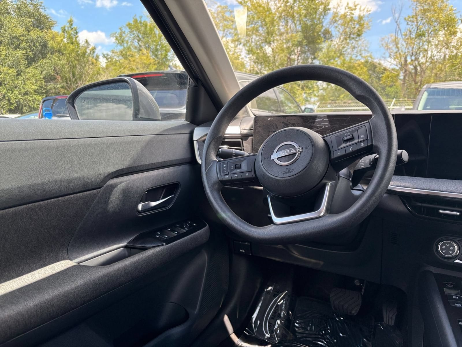 Thumbnail: 2025 Nissan Kicks - 32
