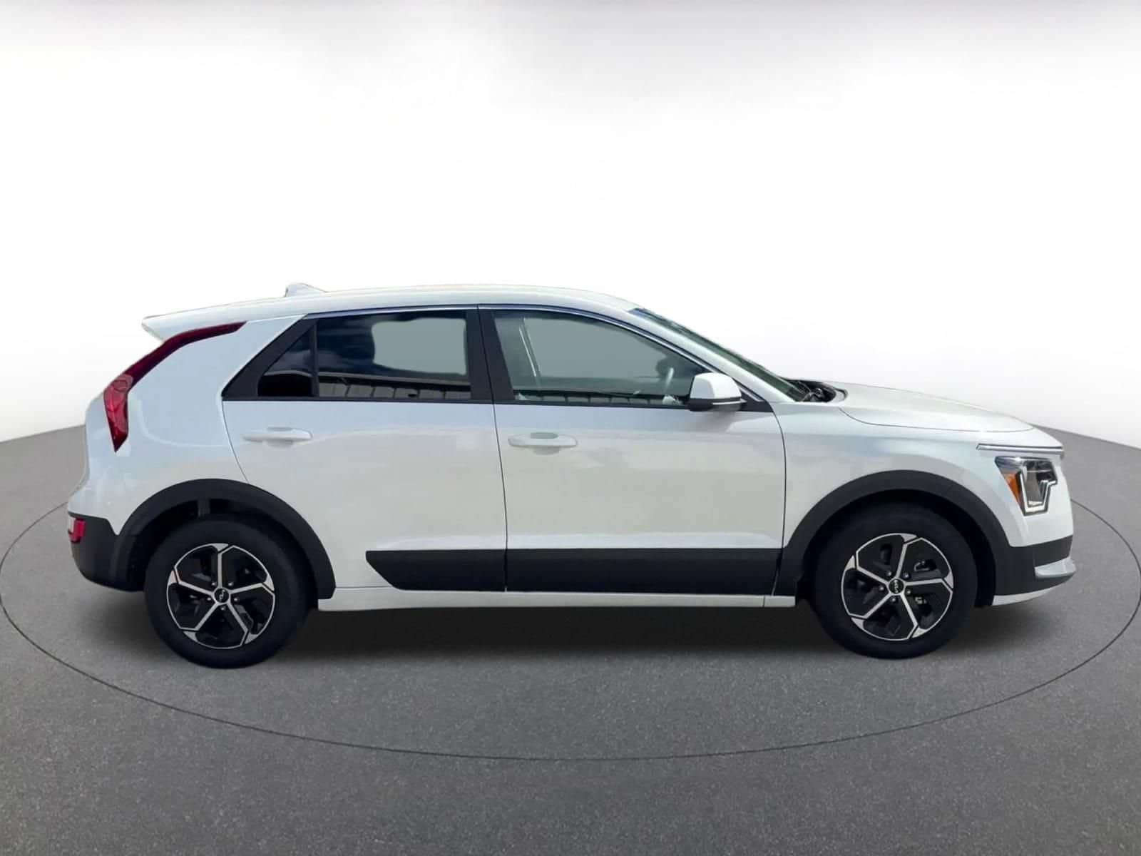 Thumbnail: 2026 Kia Niro - 15