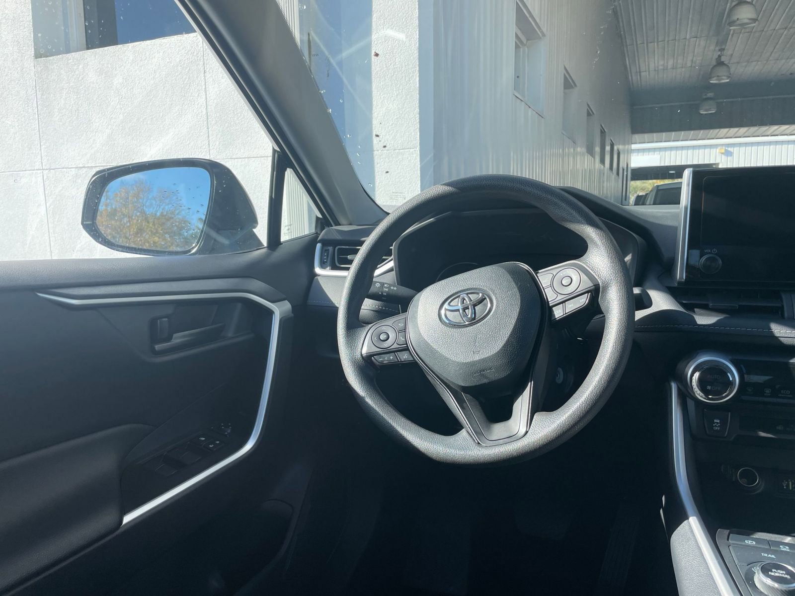 Thumbnail: 2025 Toyota RAV4 - 33