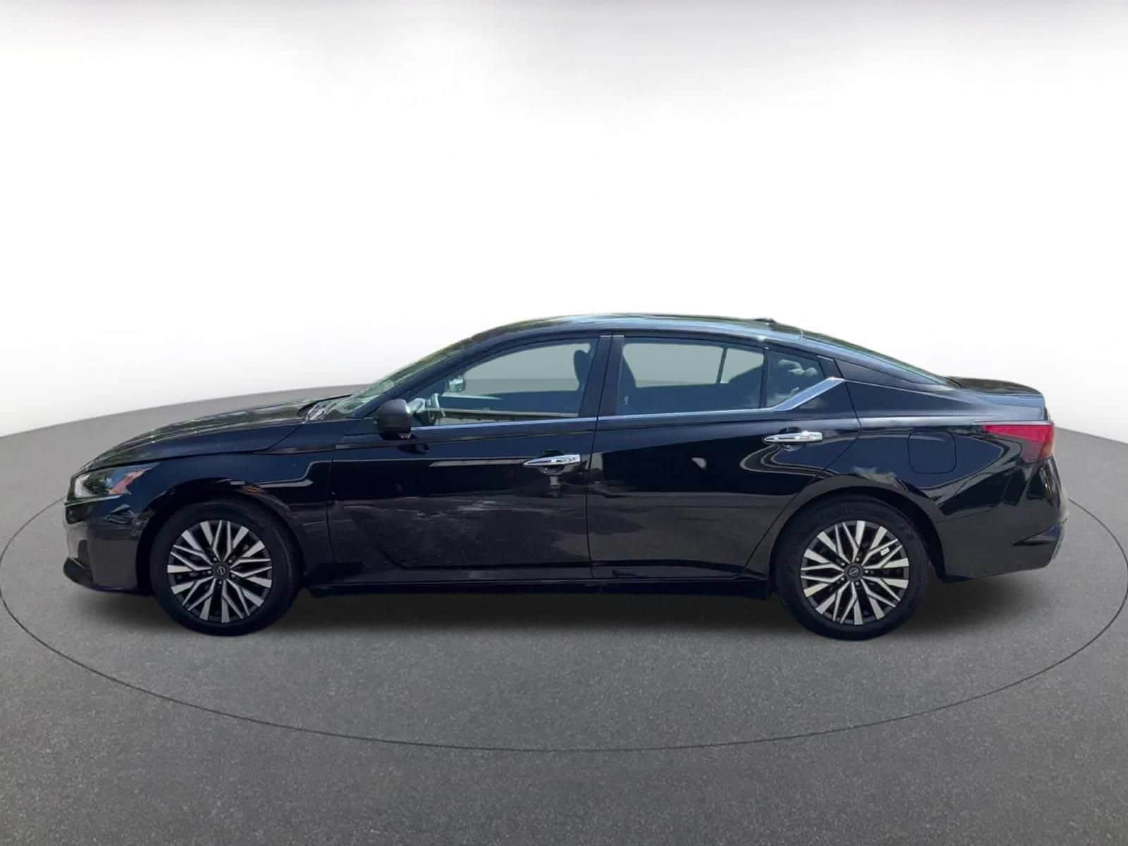 Thumbnail: 2025 Nissan Altima - 8