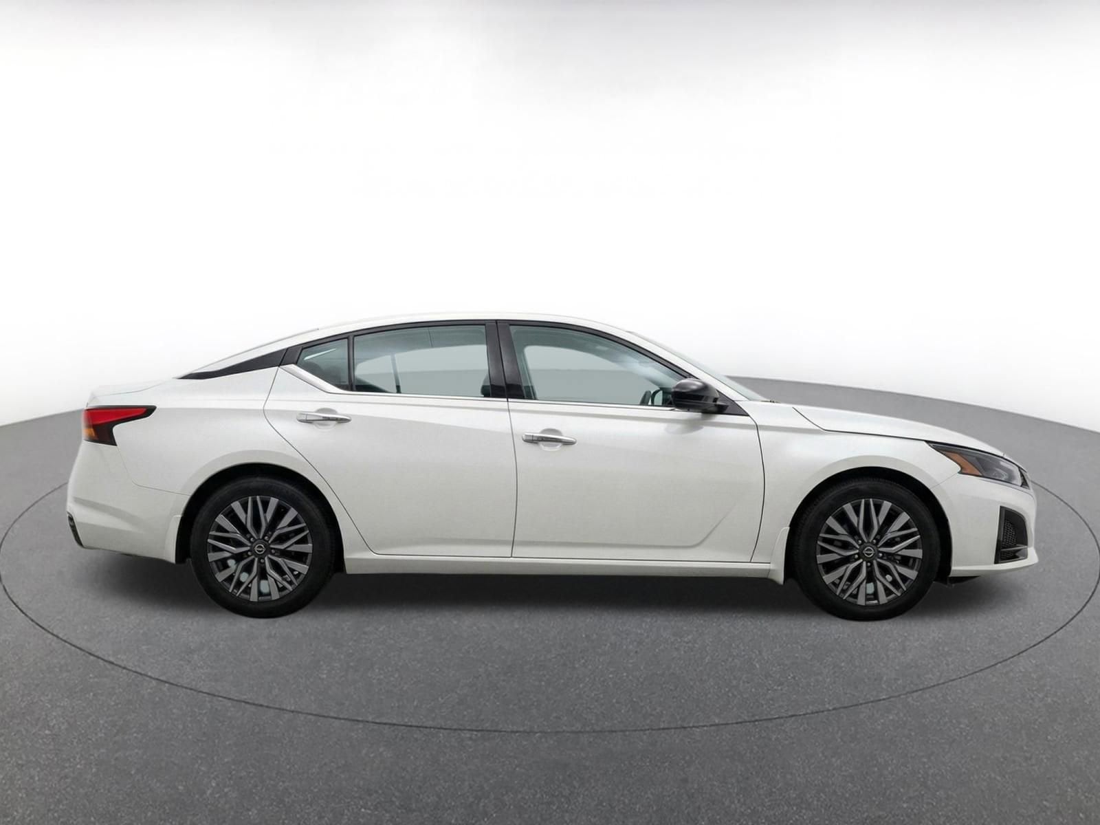 Thumbnail: 2025 Nissan Altima - 10