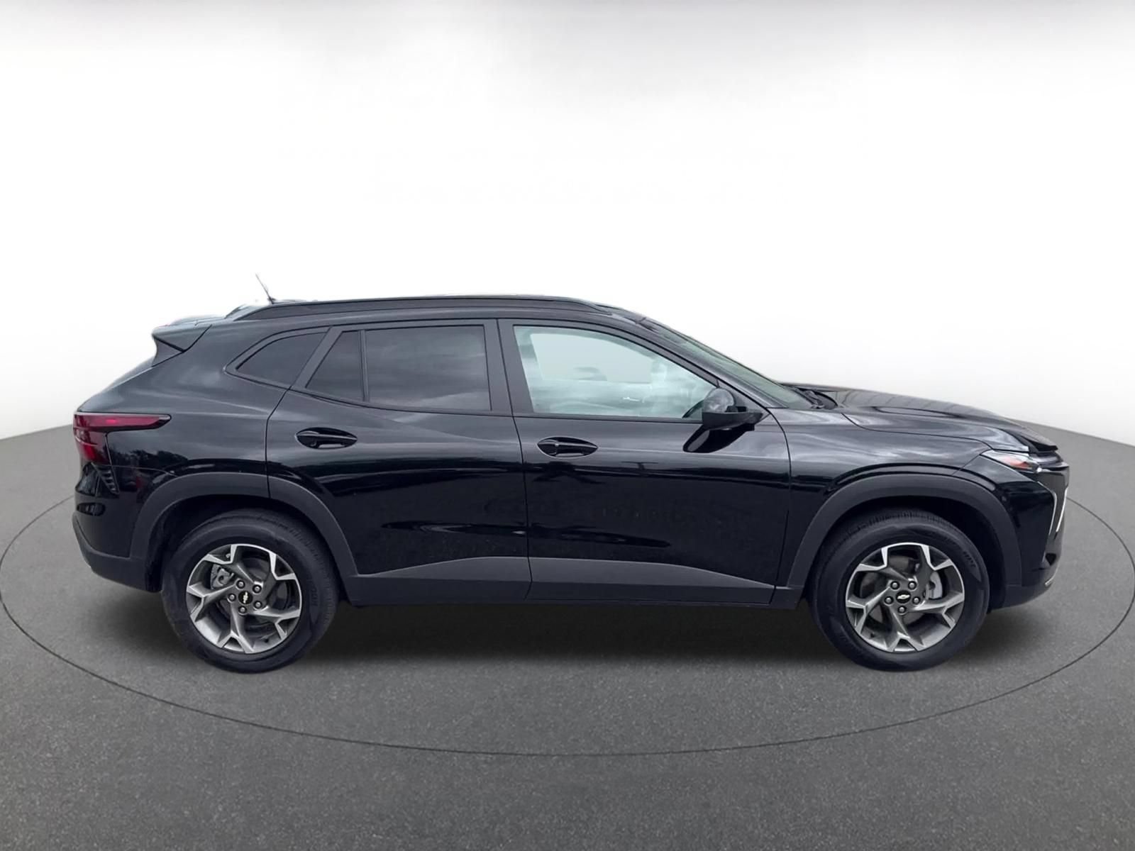 Thumbnail: 2025 Chevrolet Trax - 16
