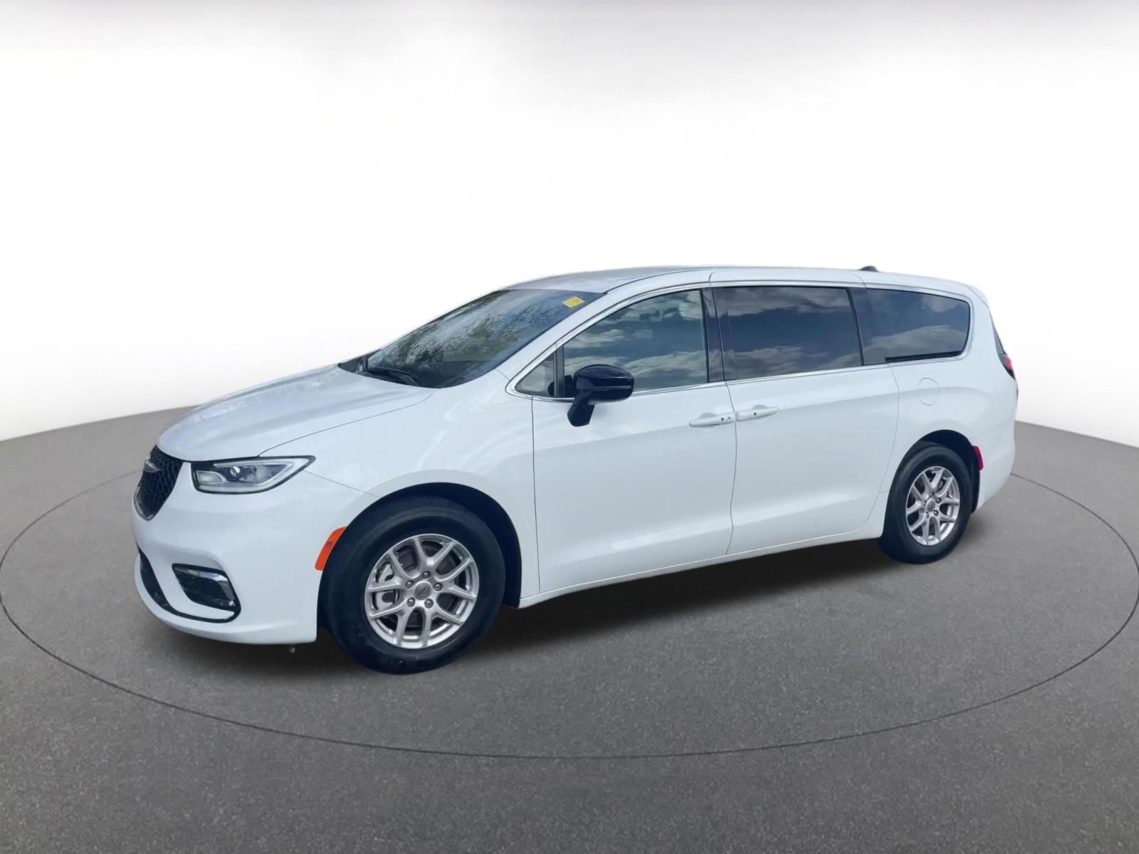 Thumbnail: 2025 Chrysler Pacifica - 7