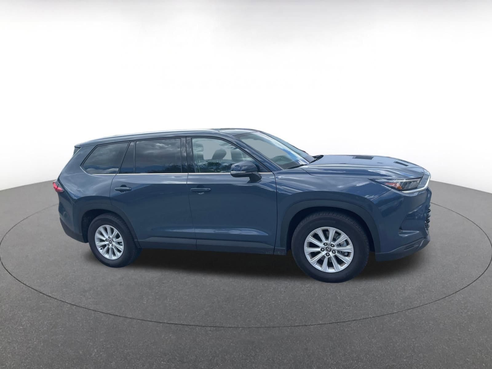 Thumbnail: 2024 Toyota Grand Highlander - 2