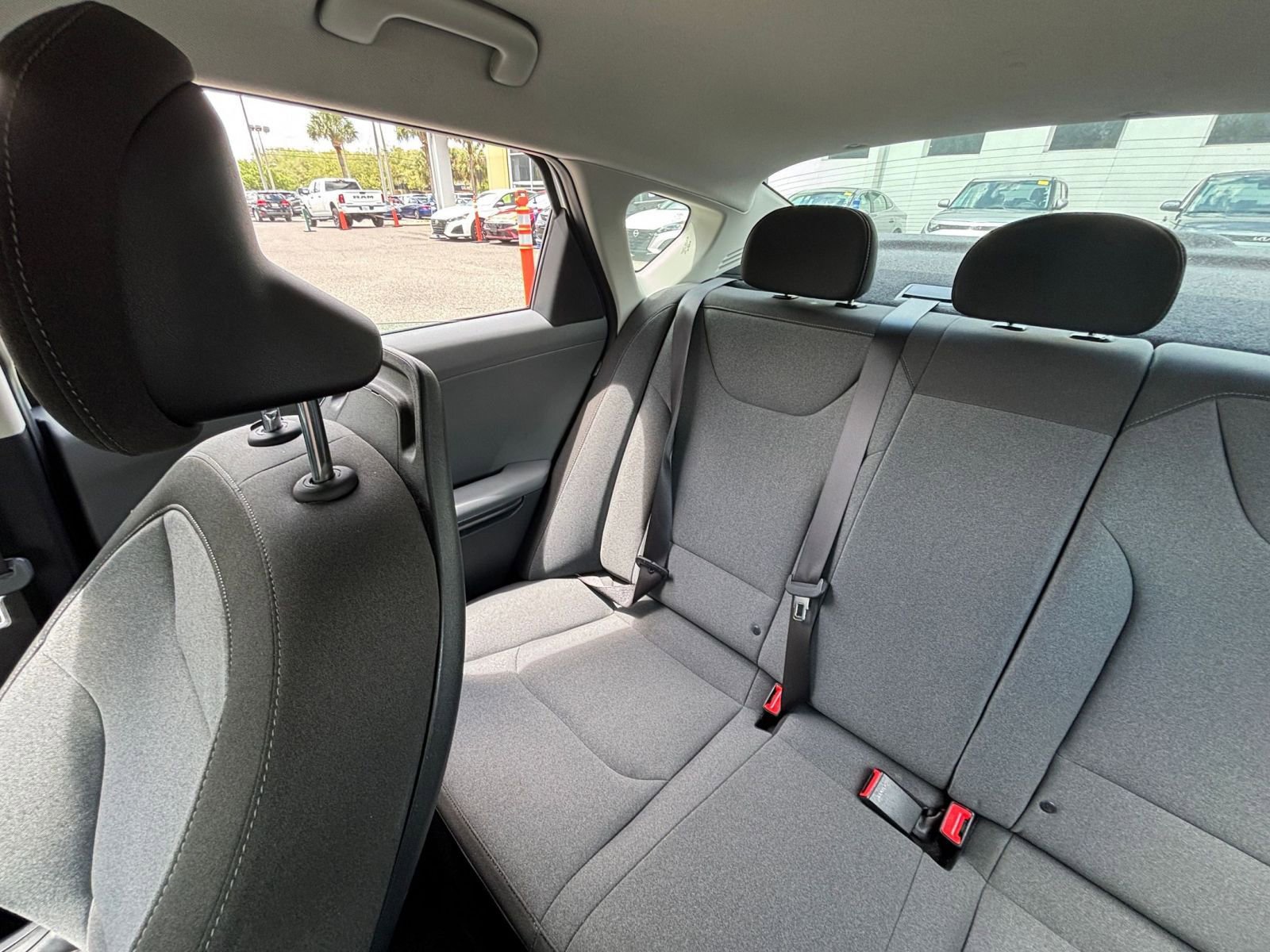 2025 Kia K4 LXS - Photo 38