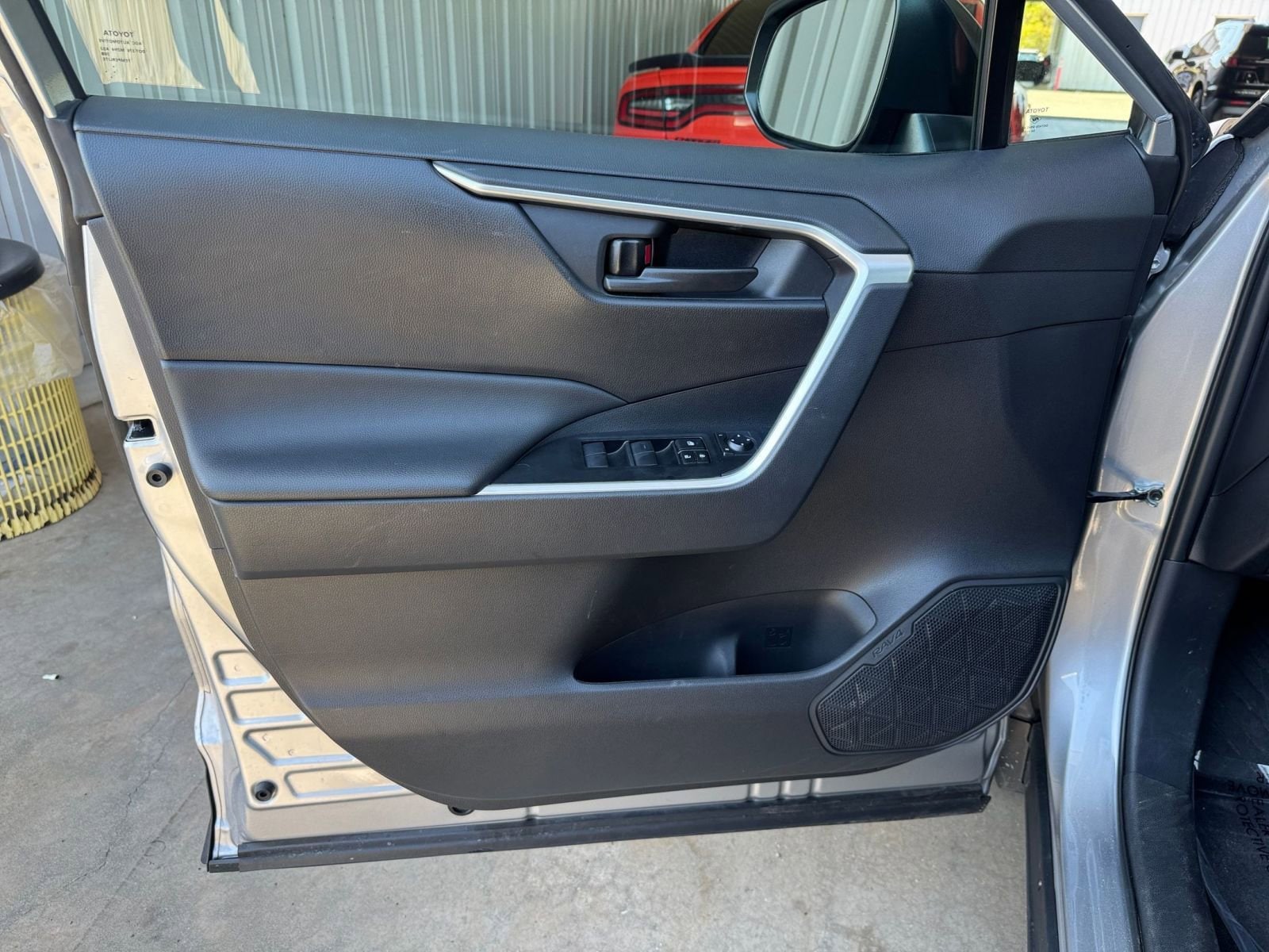 Thumbnail: 2025 Toyota RAV4 - 31